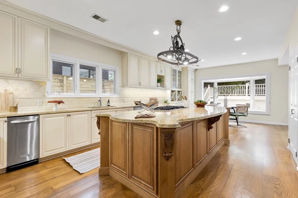 5020 Klingle - 17.jpeg