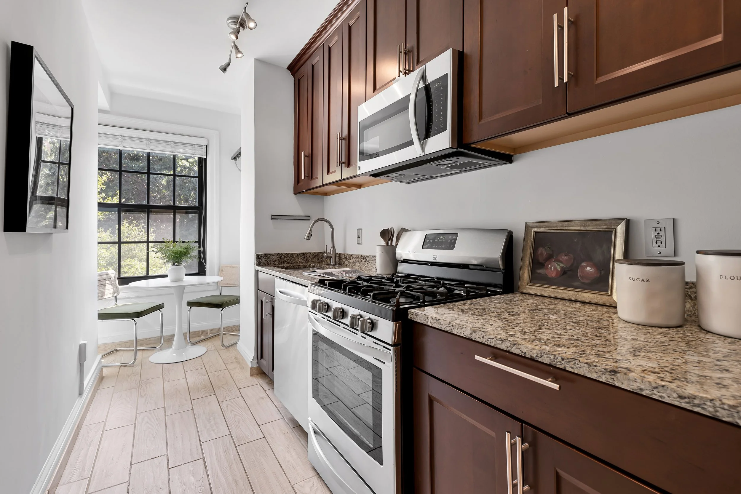 1101 L St NW 307-0007.jpg