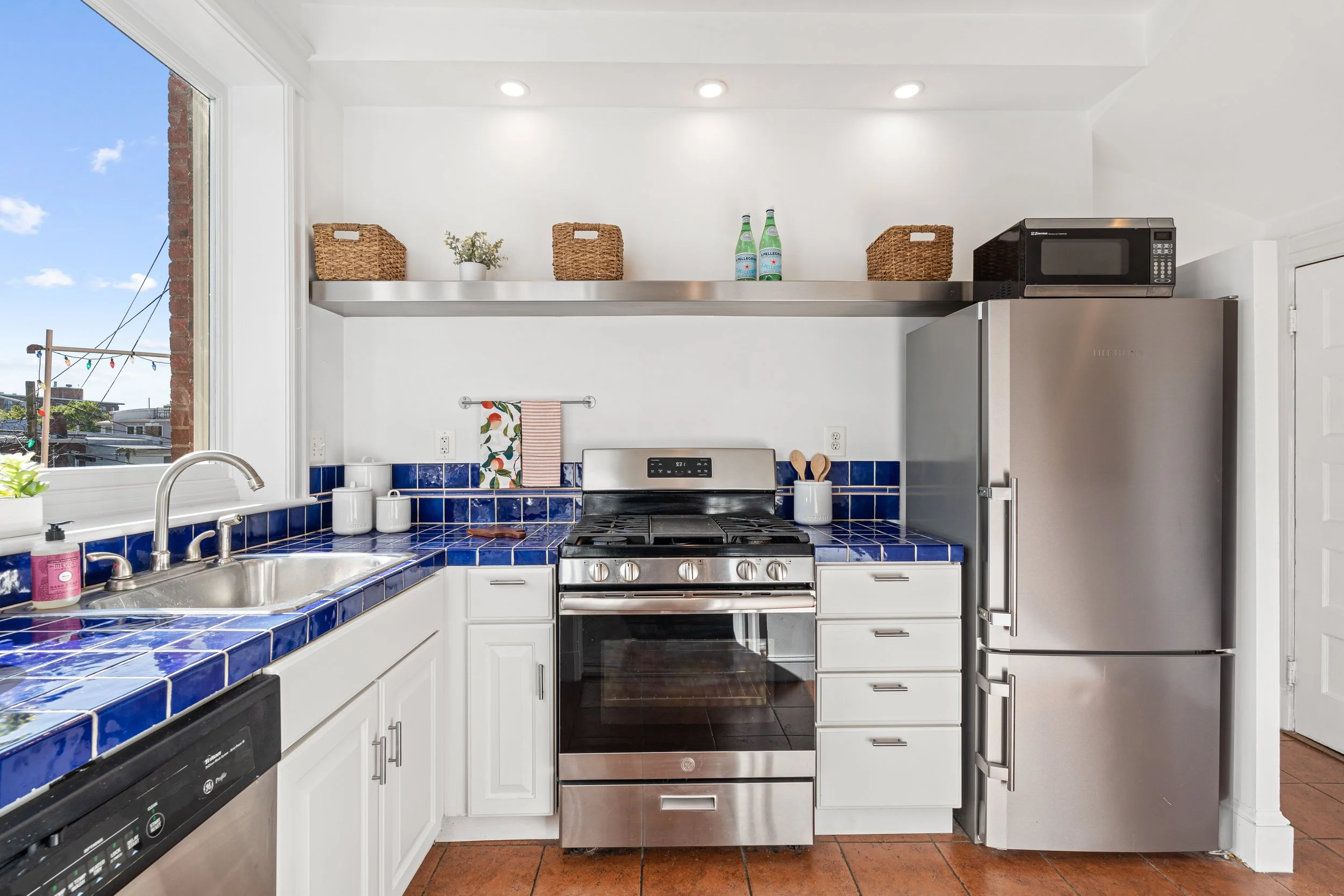 2525 12th St NW - 0039.jpg