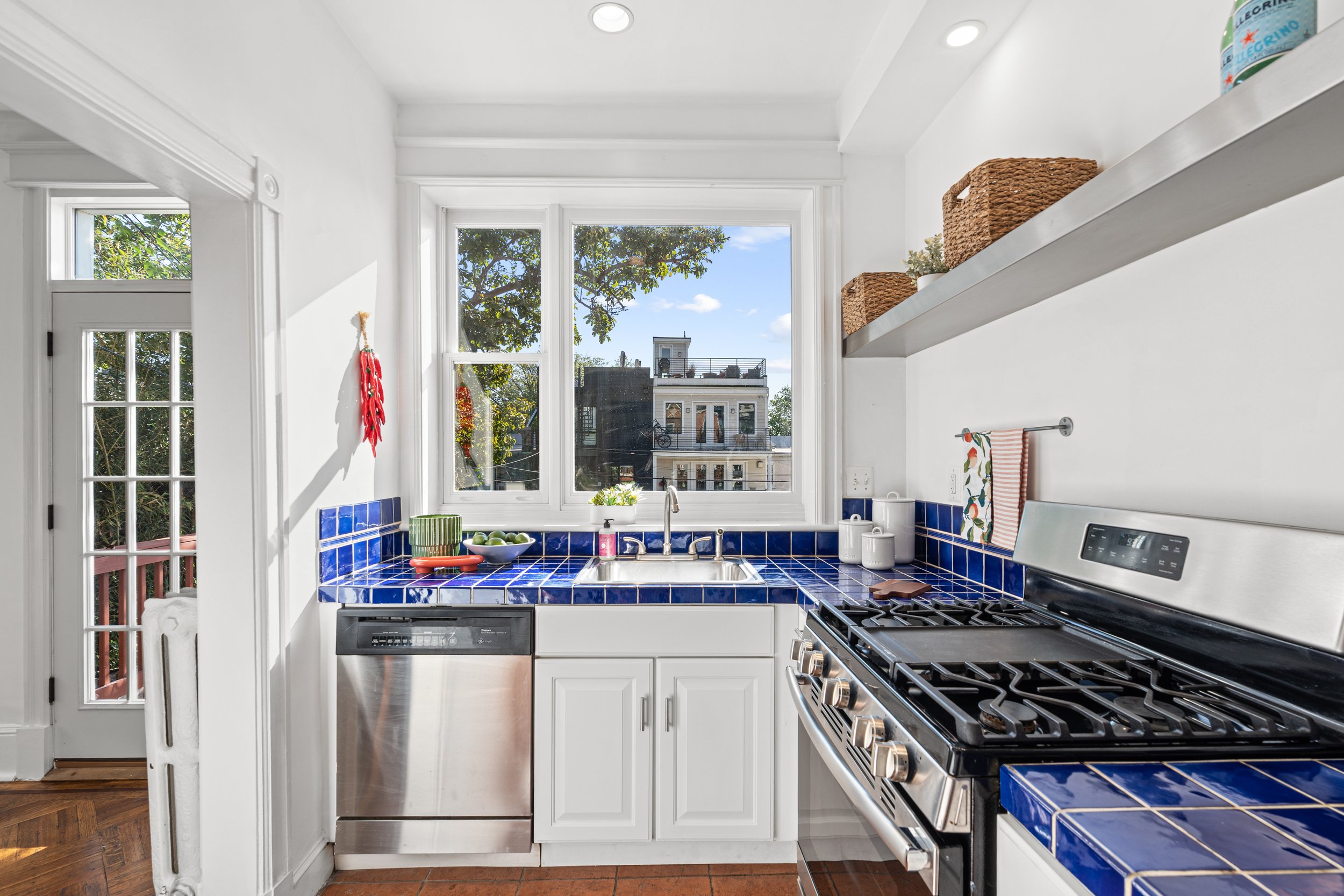 2525 12th St NW - 0040.jpg