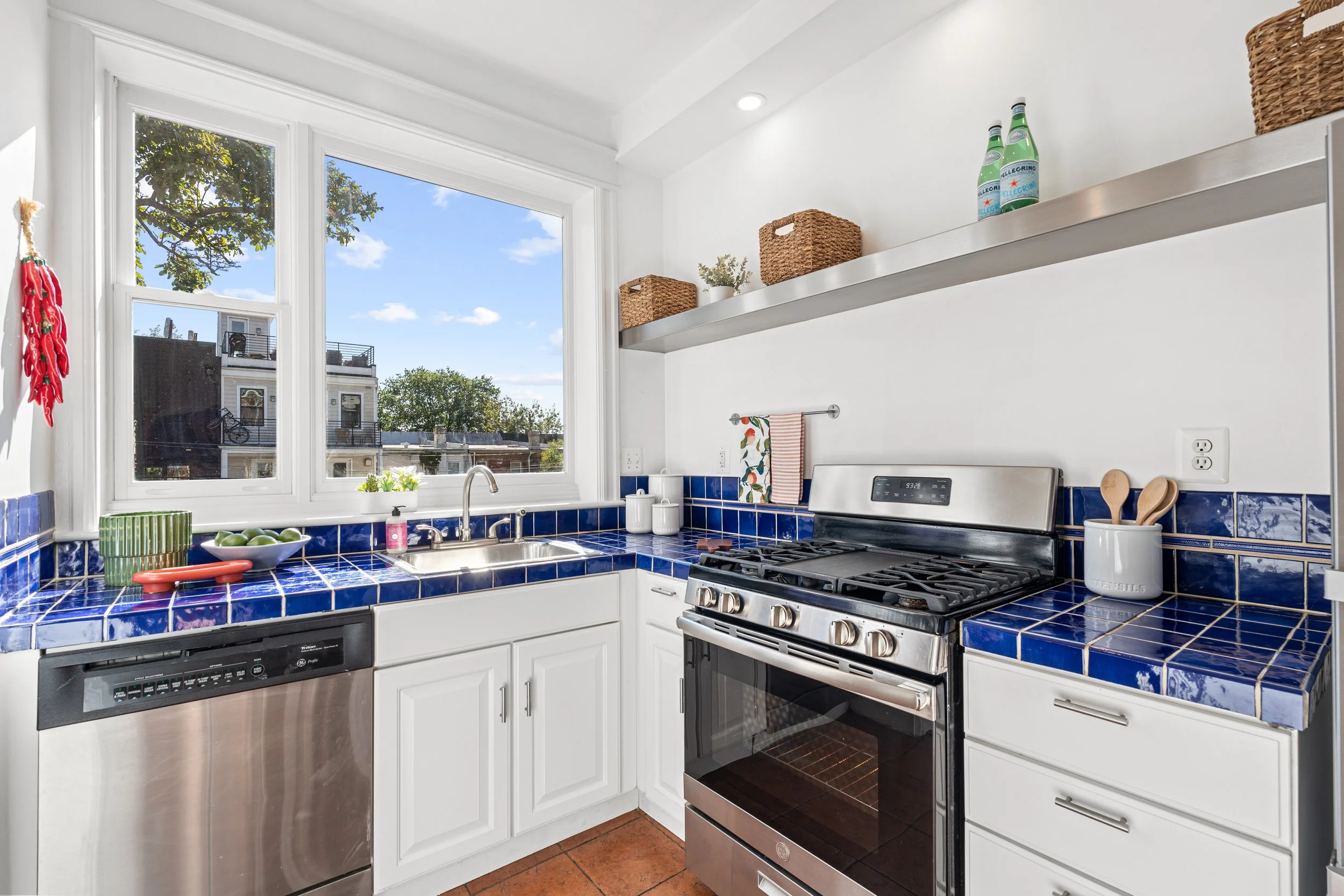 2525 12th St NW - 0041.jpg