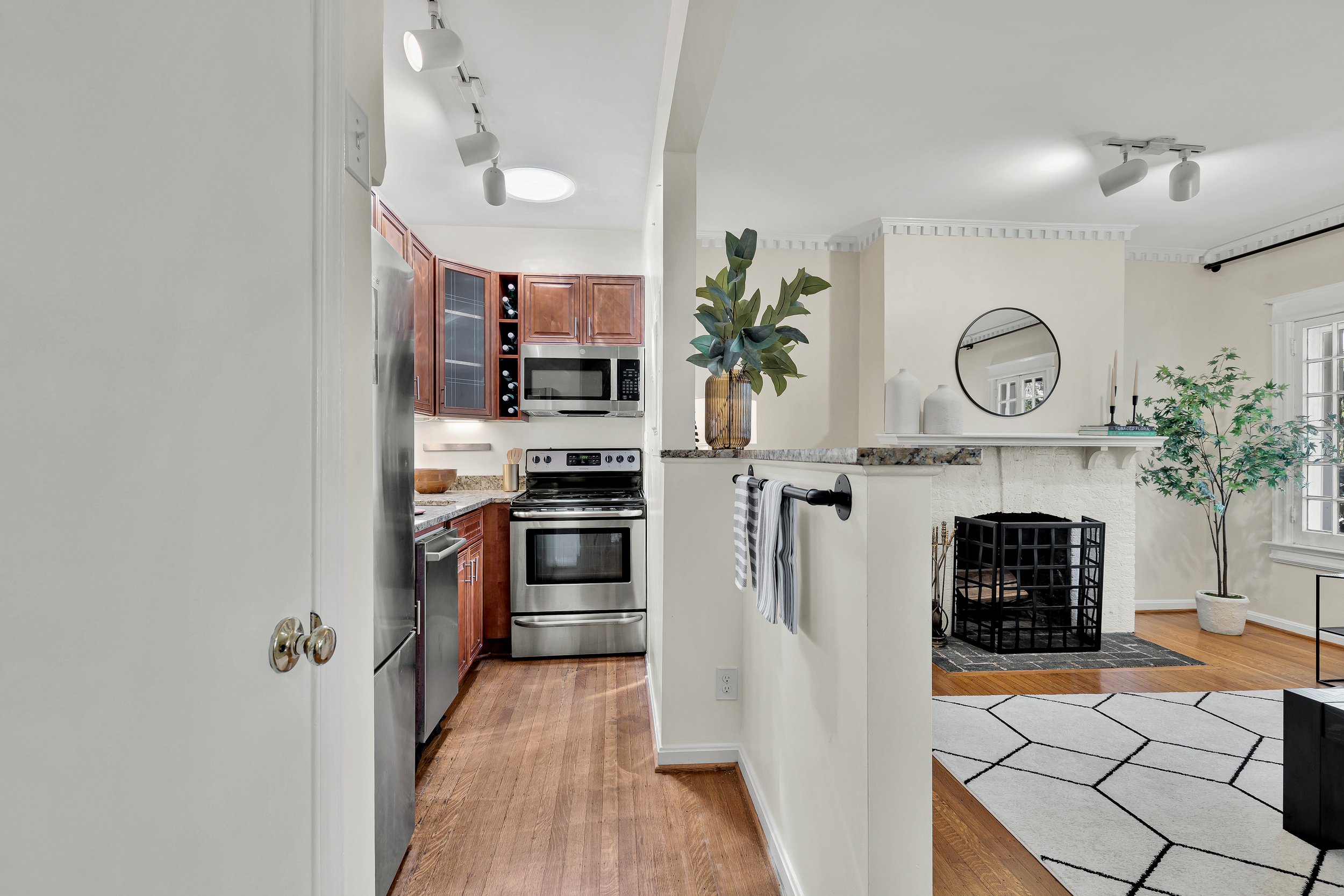 2339 Ashmead Pl NW 5-0015.jpg