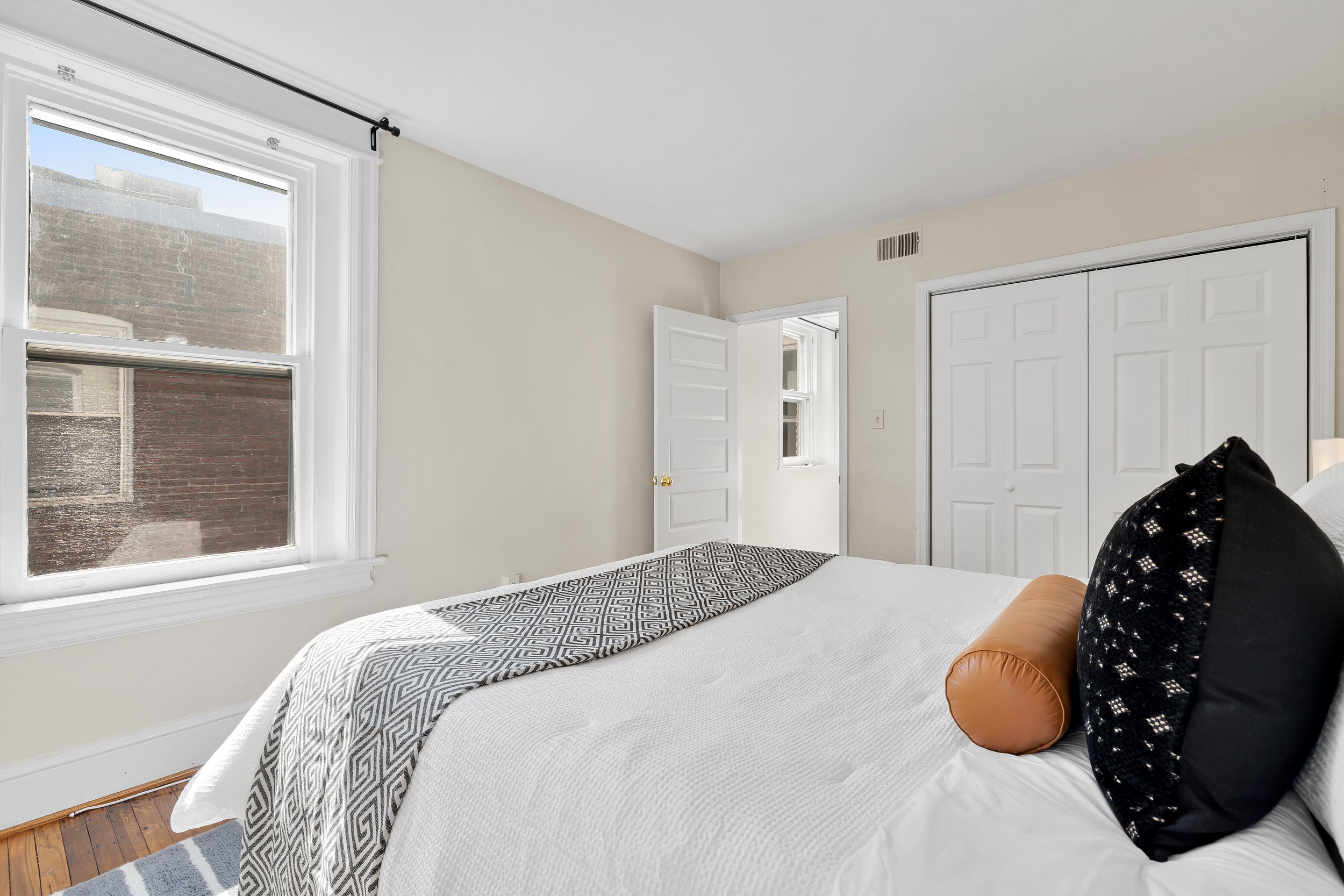 2339 Ashmead Pl NW 5-0030.jpg