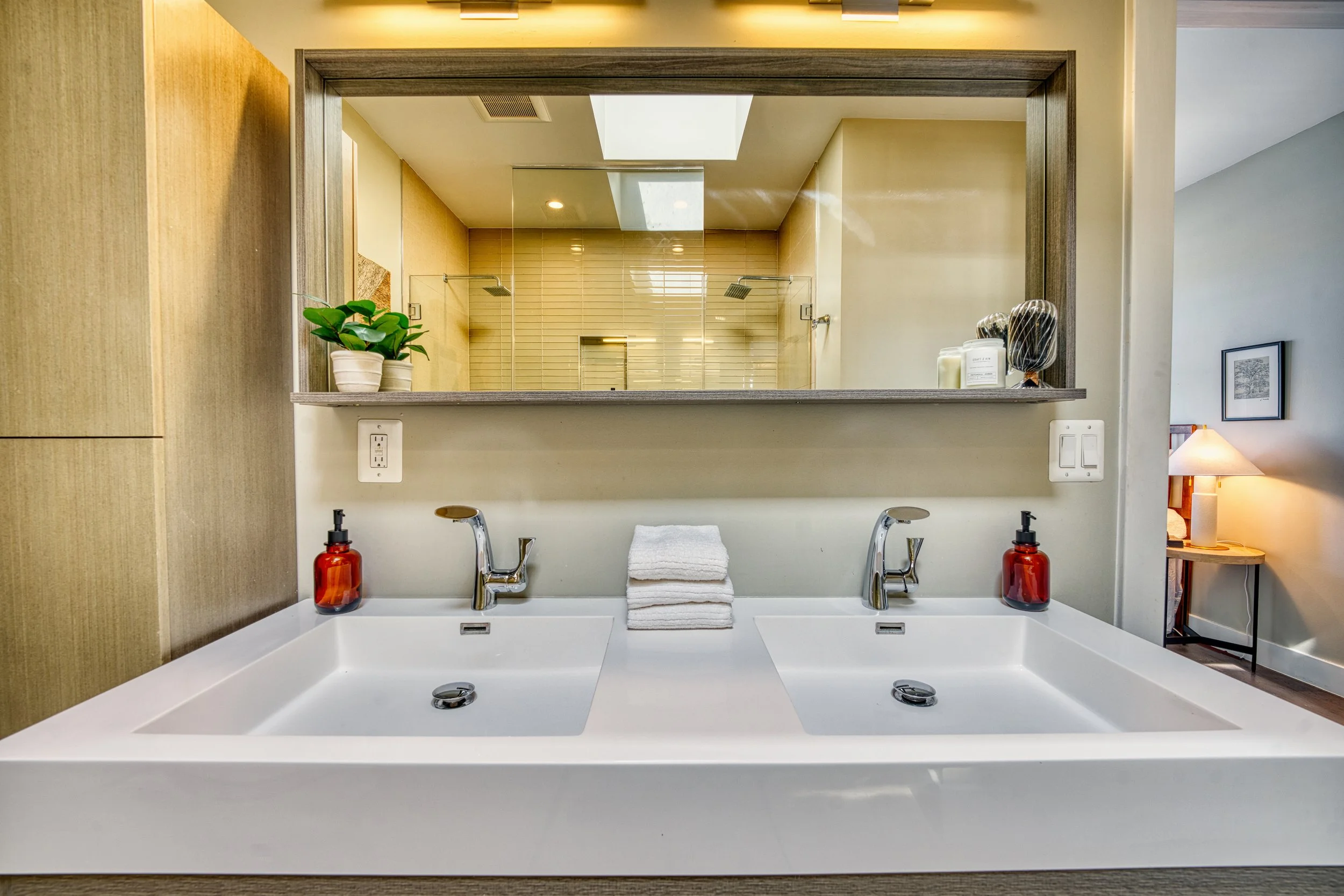 _EMB8350_HDR.jpg