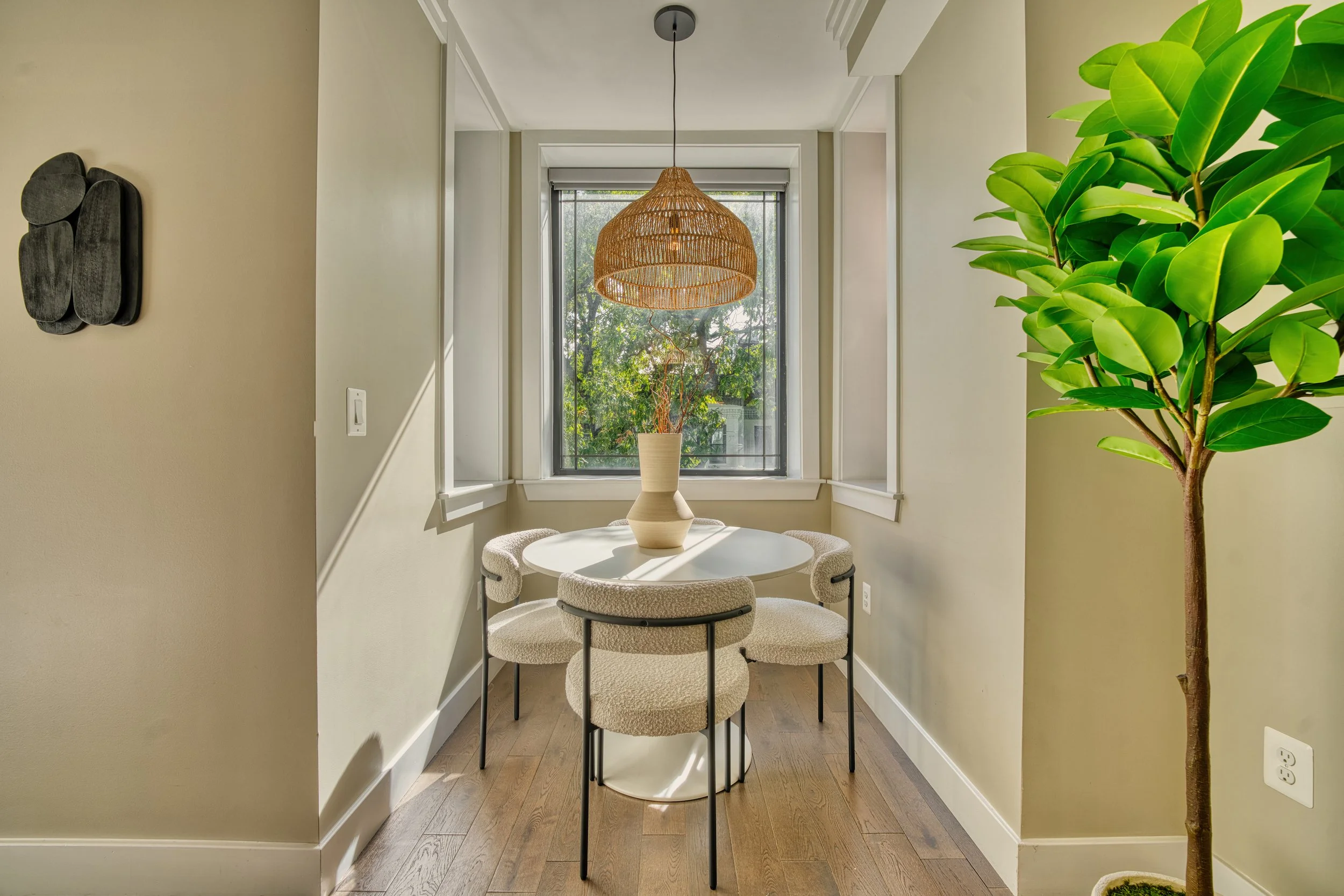 _EMB8445_HDR.jpg