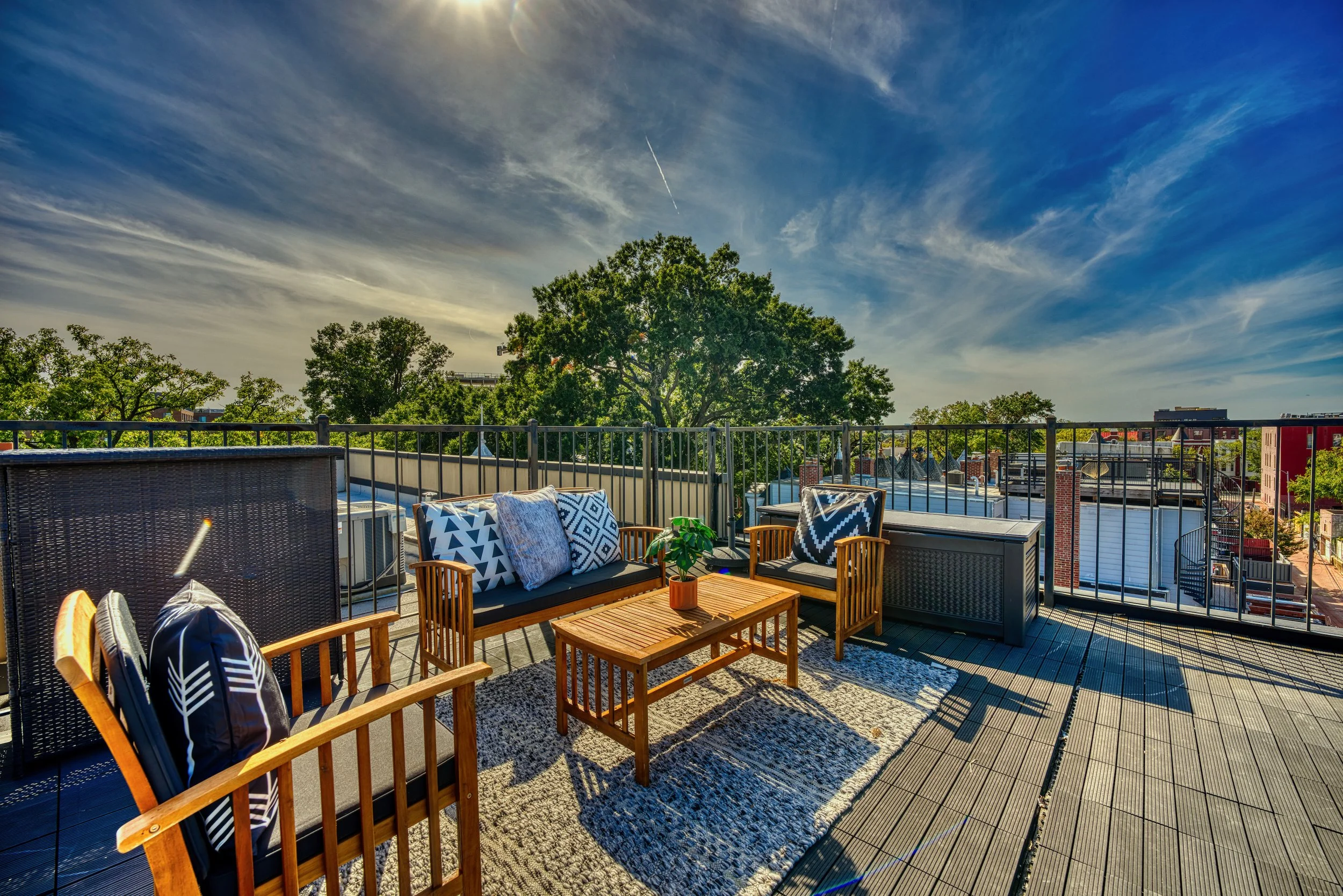 _EMB8555_HDR.jpg
