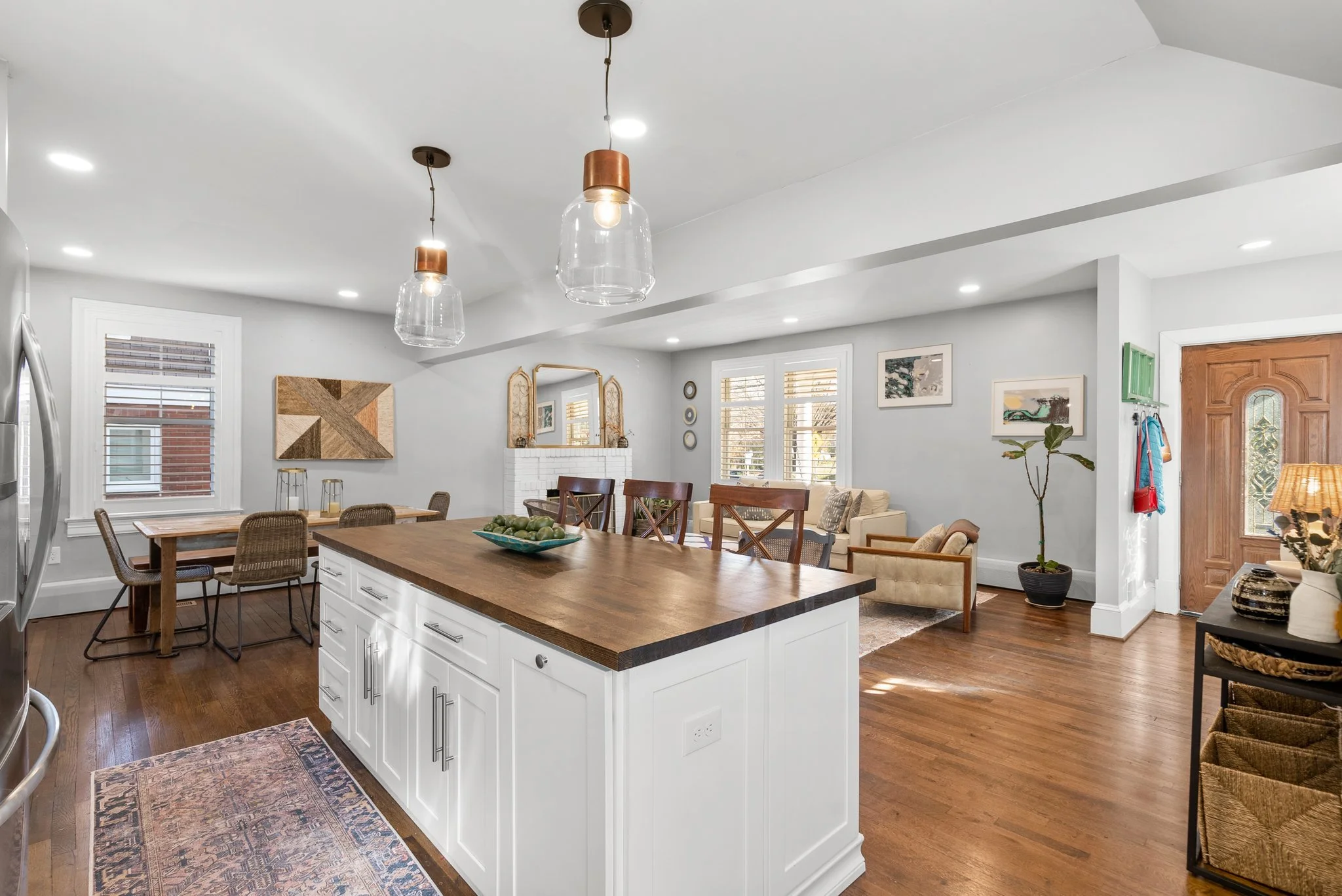 17-web-or-mls-17. 7406 Carroll Ave.jpg