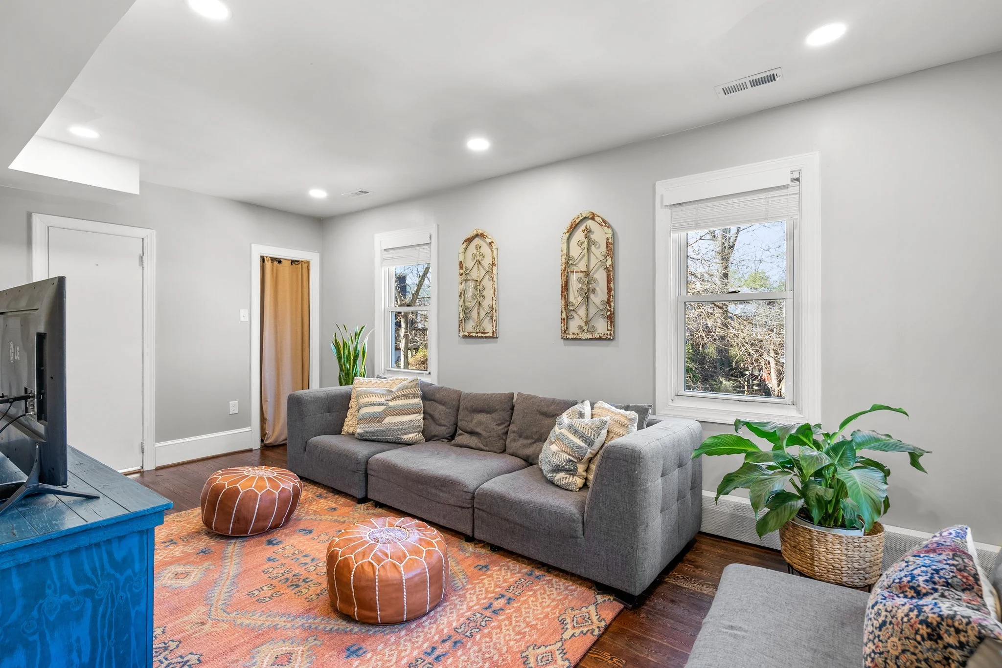 22-web-or-mls-22. 7406 Carroll Ave.jpg