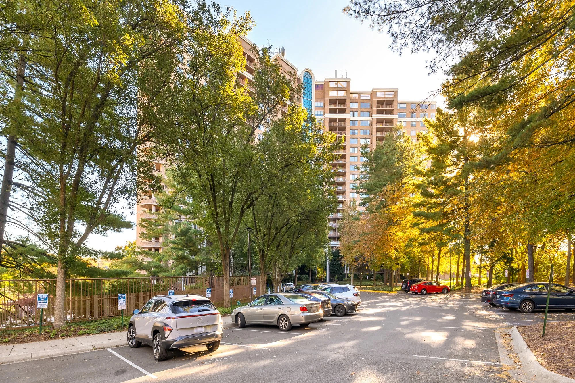 10101 Grosvenor Pl 1414-0001.jpg