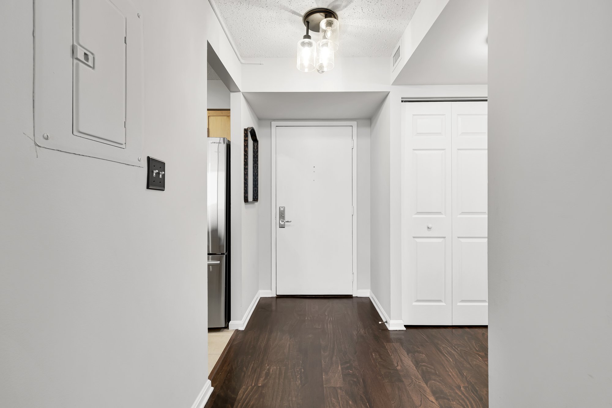 10101 Grosvenor Pl 1414-0009.jpg