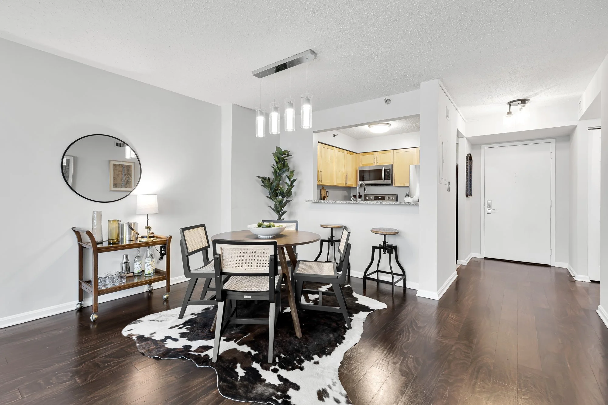 10101 Grosvenor Pl 1414-0015.jpg