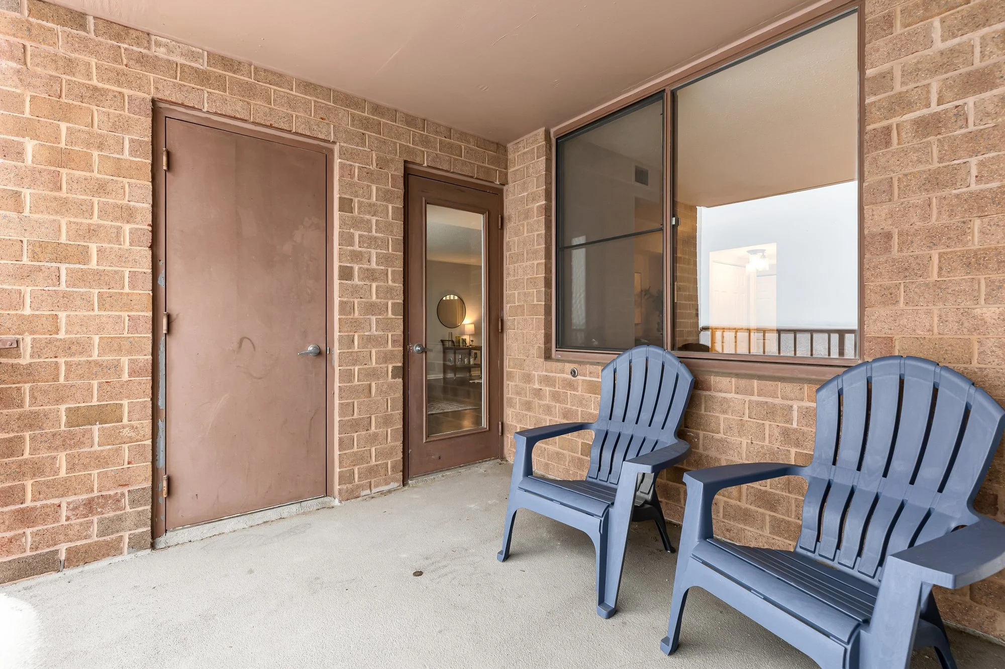 10101 Grosvenor Pl 1414-0025.jpg