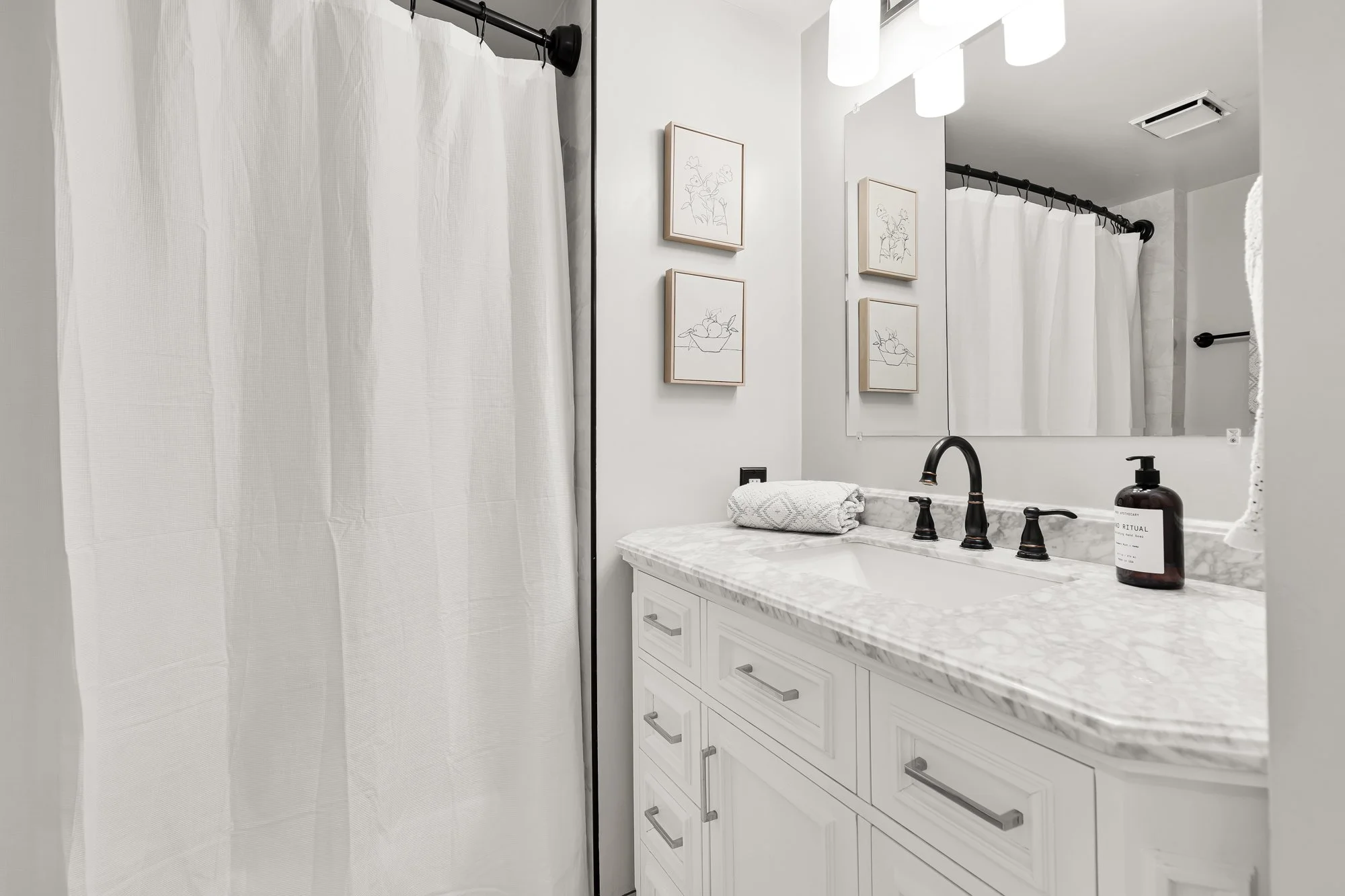 10101 Grosvenor Pl 1414-0027.jpg