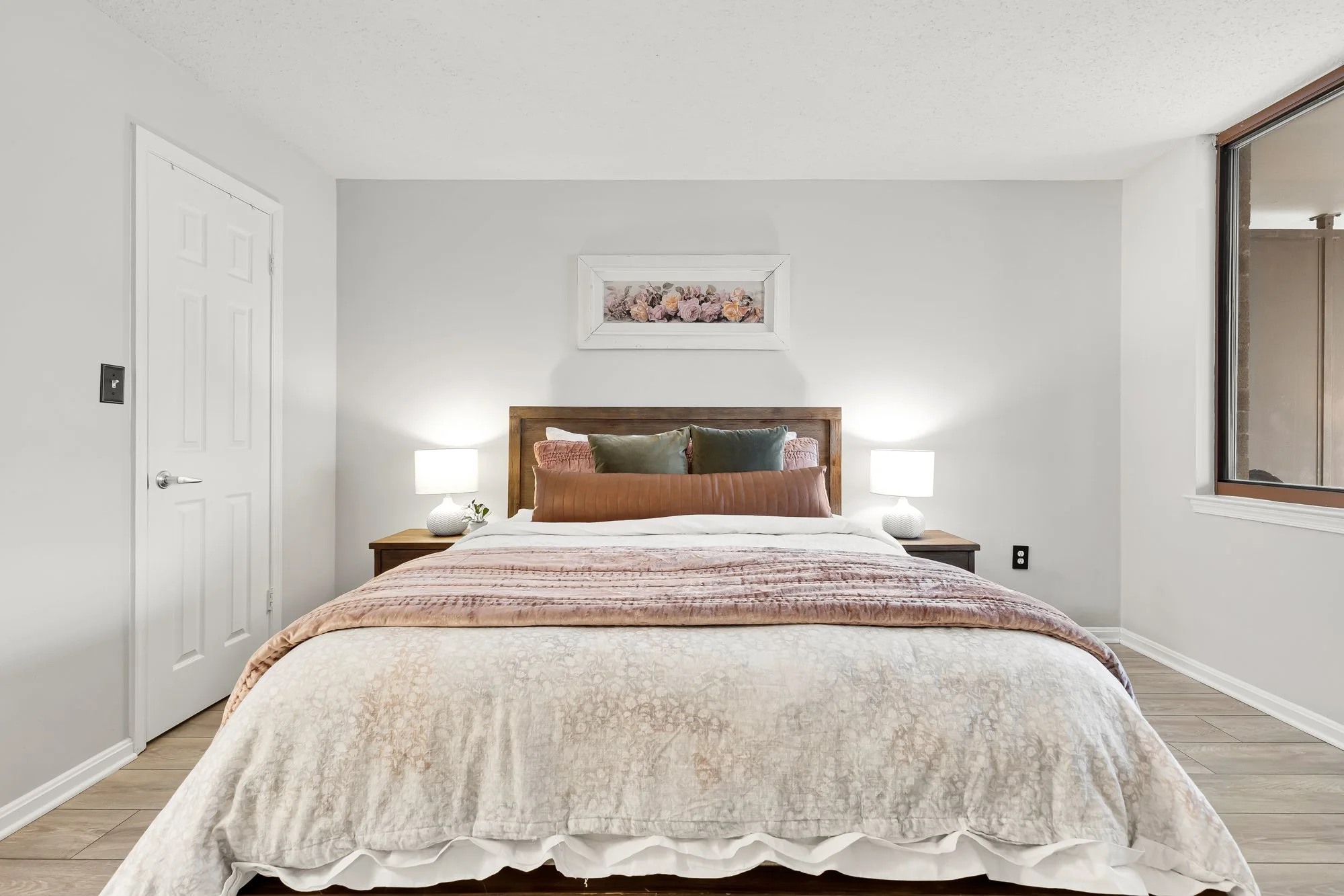 10101 Grosvenor Pl 1414-0032.jpg