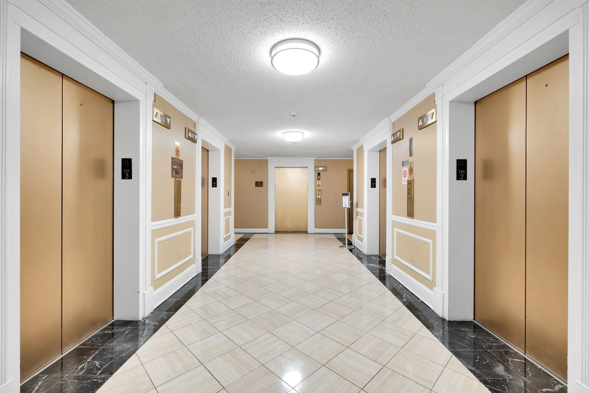 10101 Grosvenor Pl 1414-0035.jpg