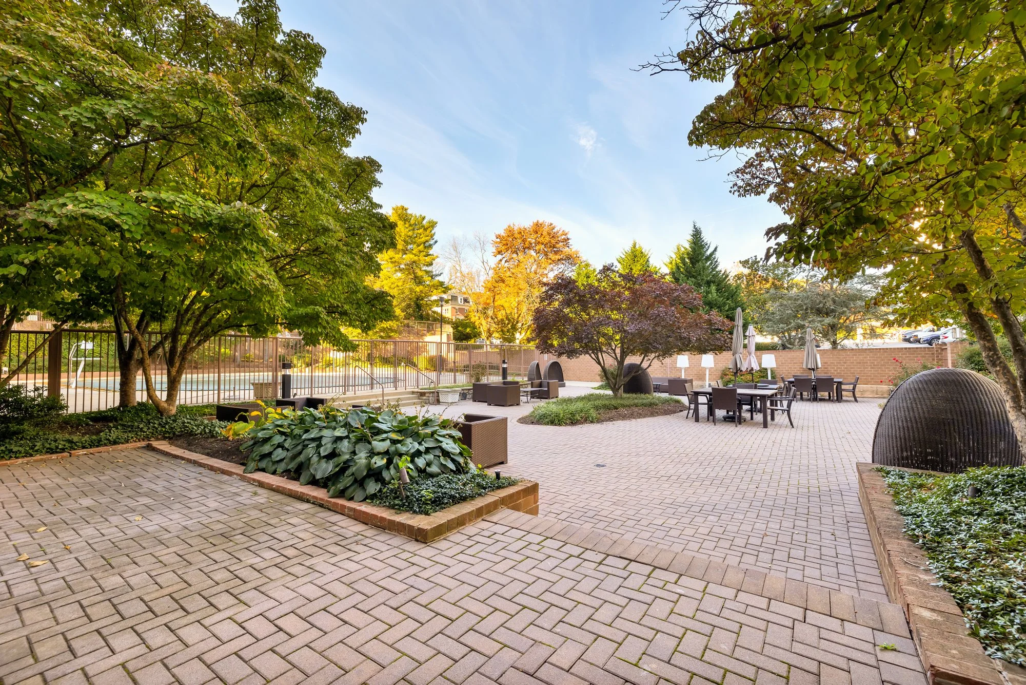 10101 Grosvenor Pl 1414-0045.jpg