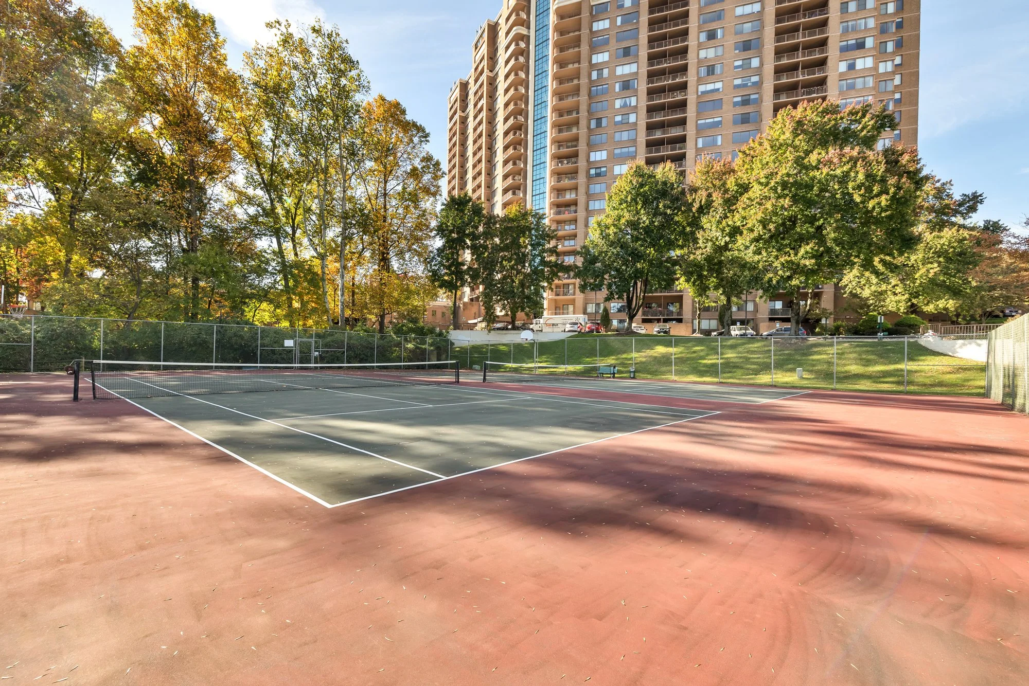 10101 Grosvenor Pl 1414-0048.jpg