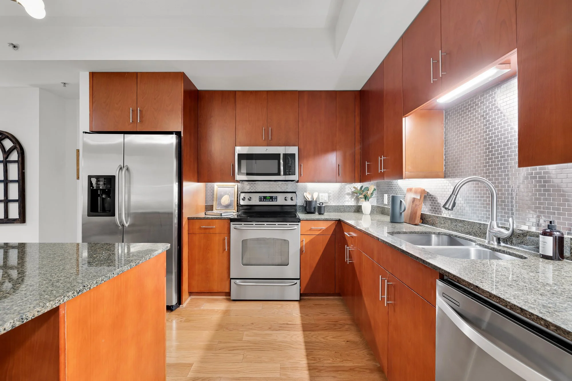 910 M St NW 208-0010.jpg