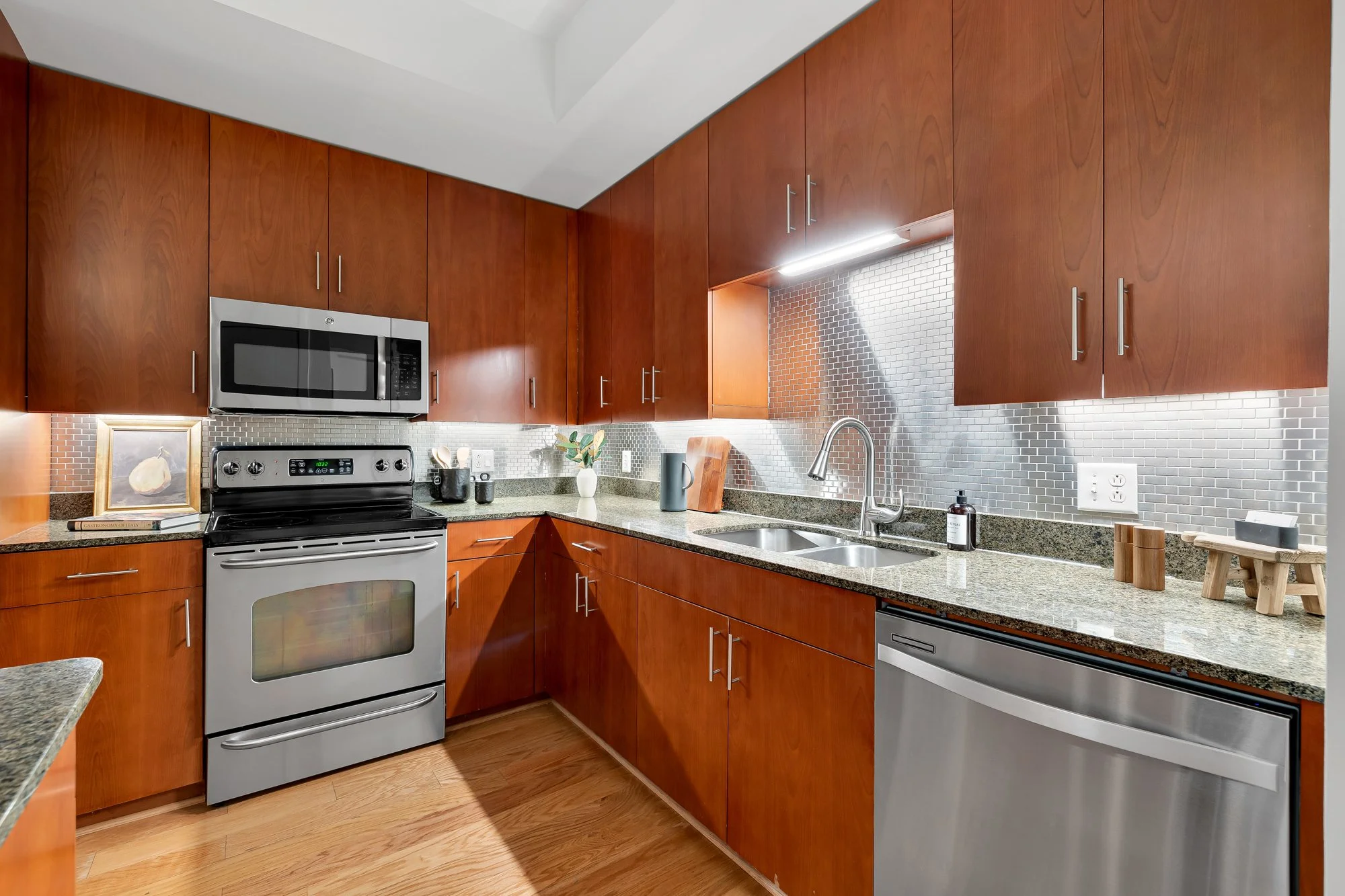 910 M St NW 208-0011.jpg
