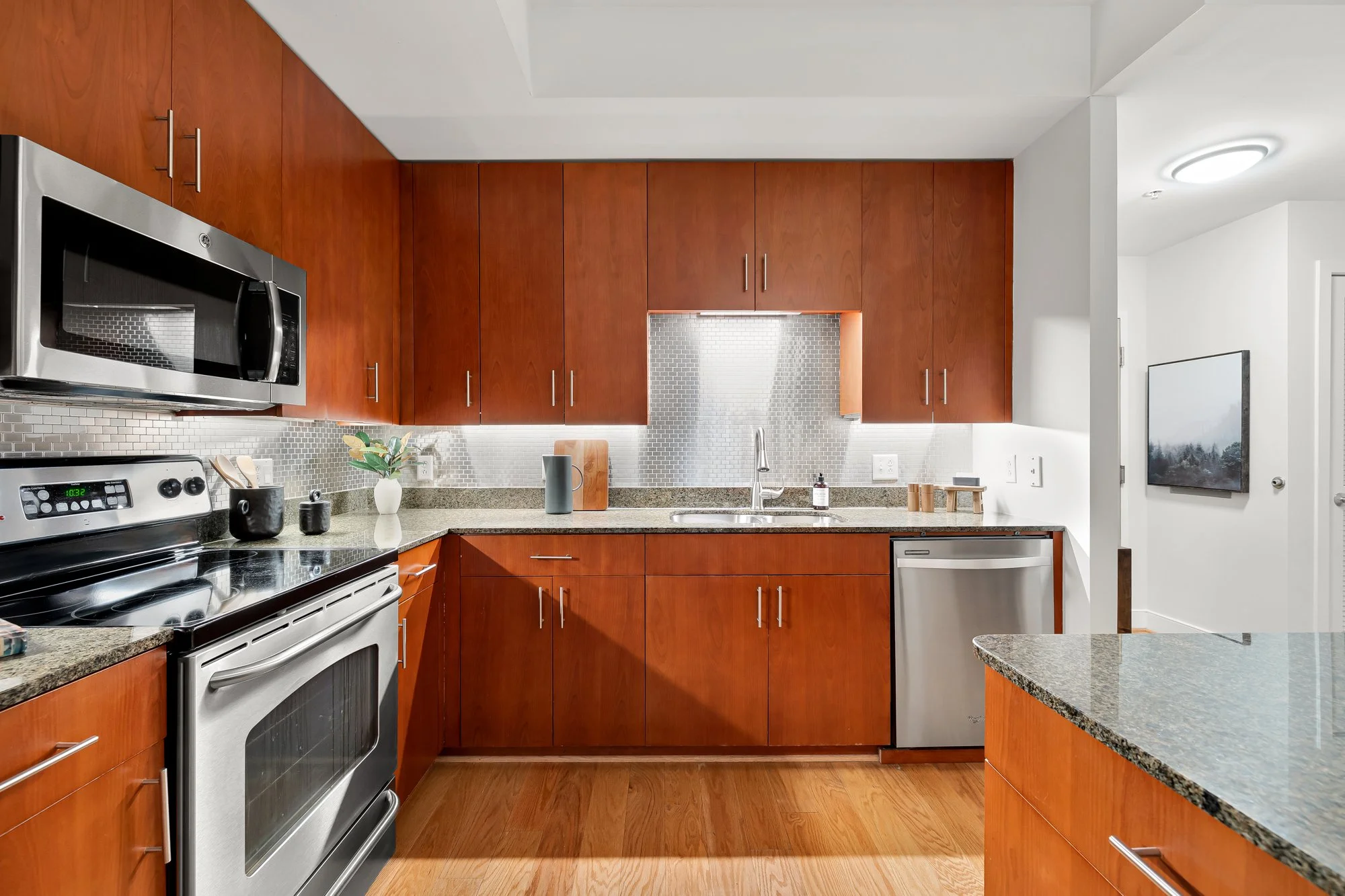 910 M St NW 208-0015.jpg