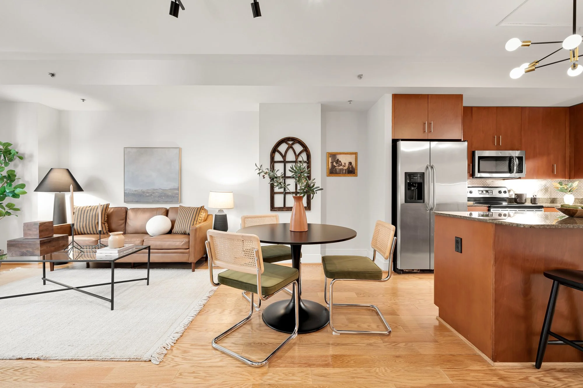910 M St NW 208-0019.jpg