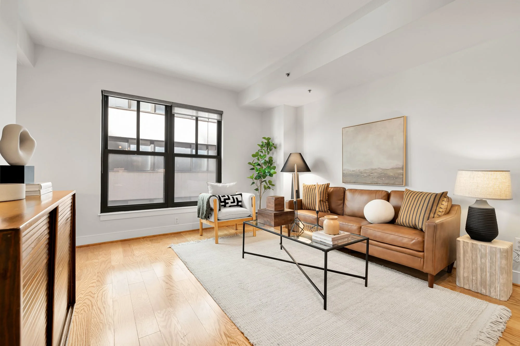 910 M St NW 208-0021.jpg