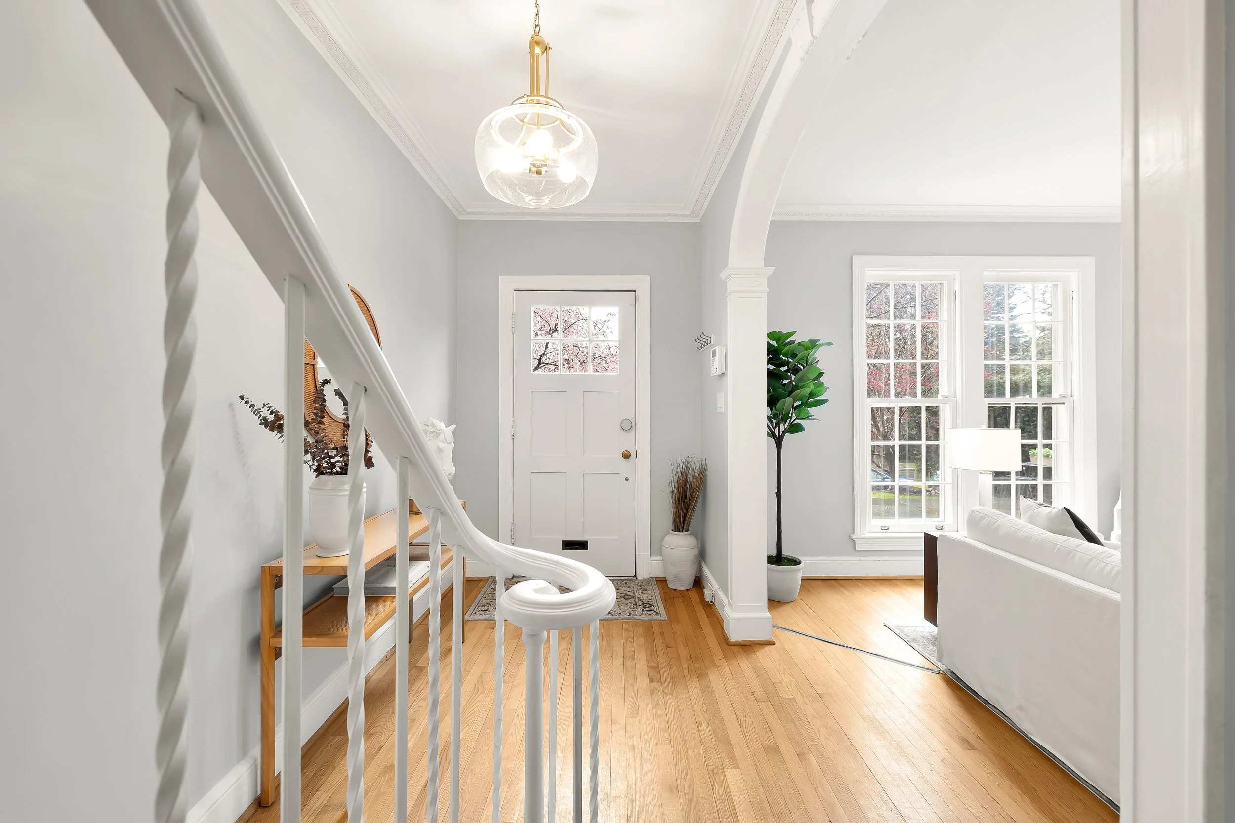 2921 Cathedral Ave NW-0010.jpg