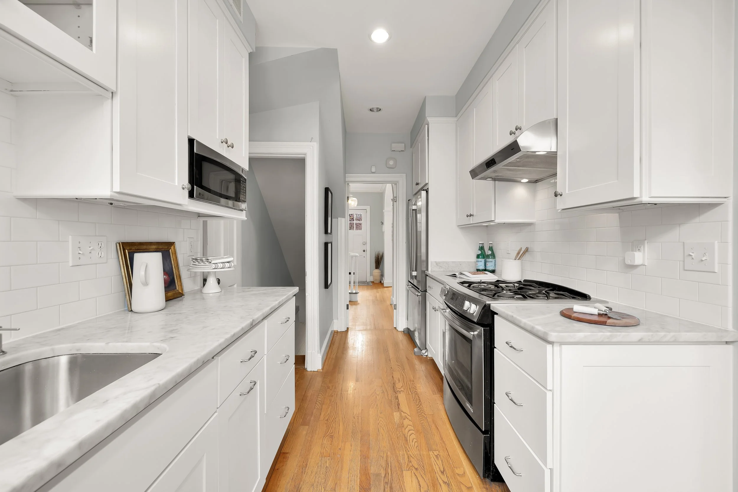 2921 Cathedral Ave NW-0022.jpg