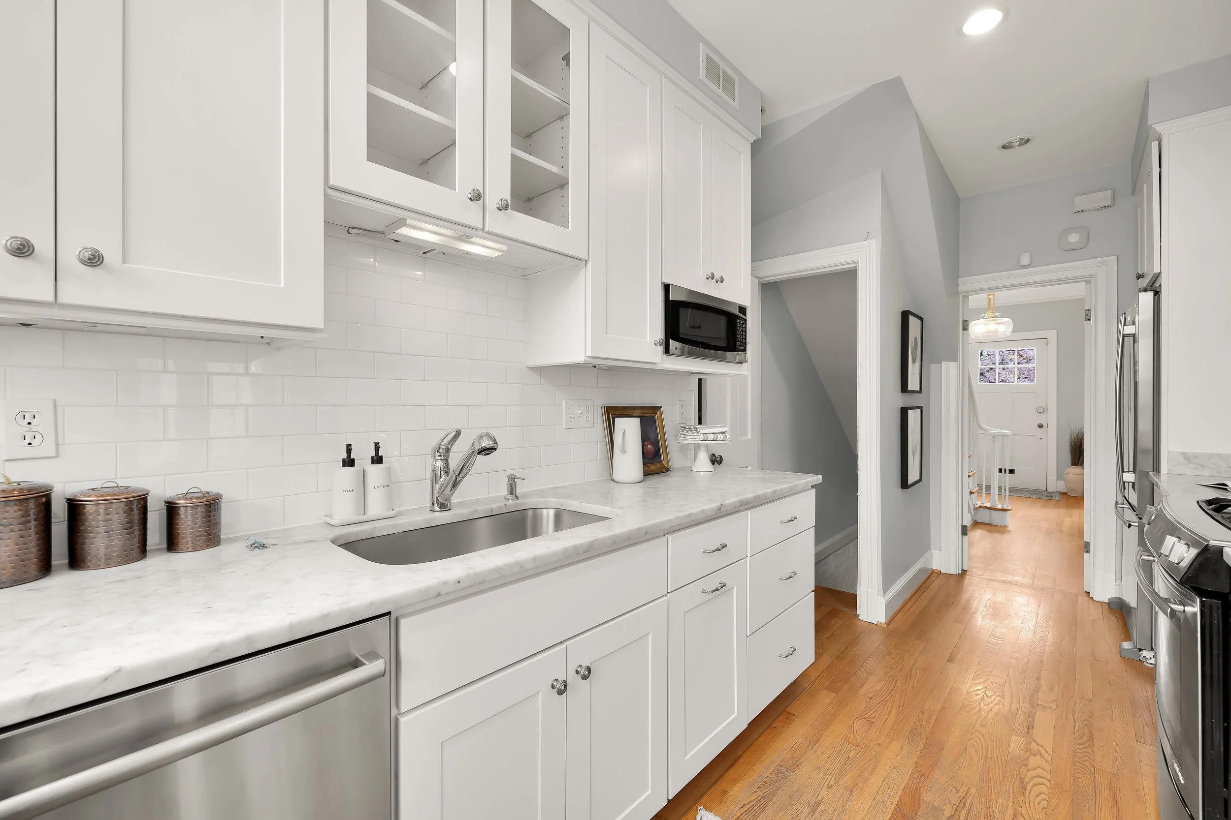 2921 Cathedral Ave NW-0023.jpg