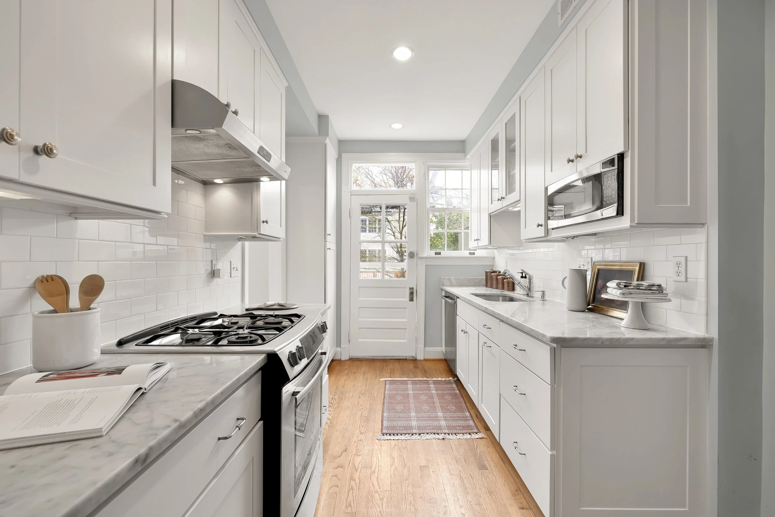 2921 Cathedral Ave NW-0025.jpg
