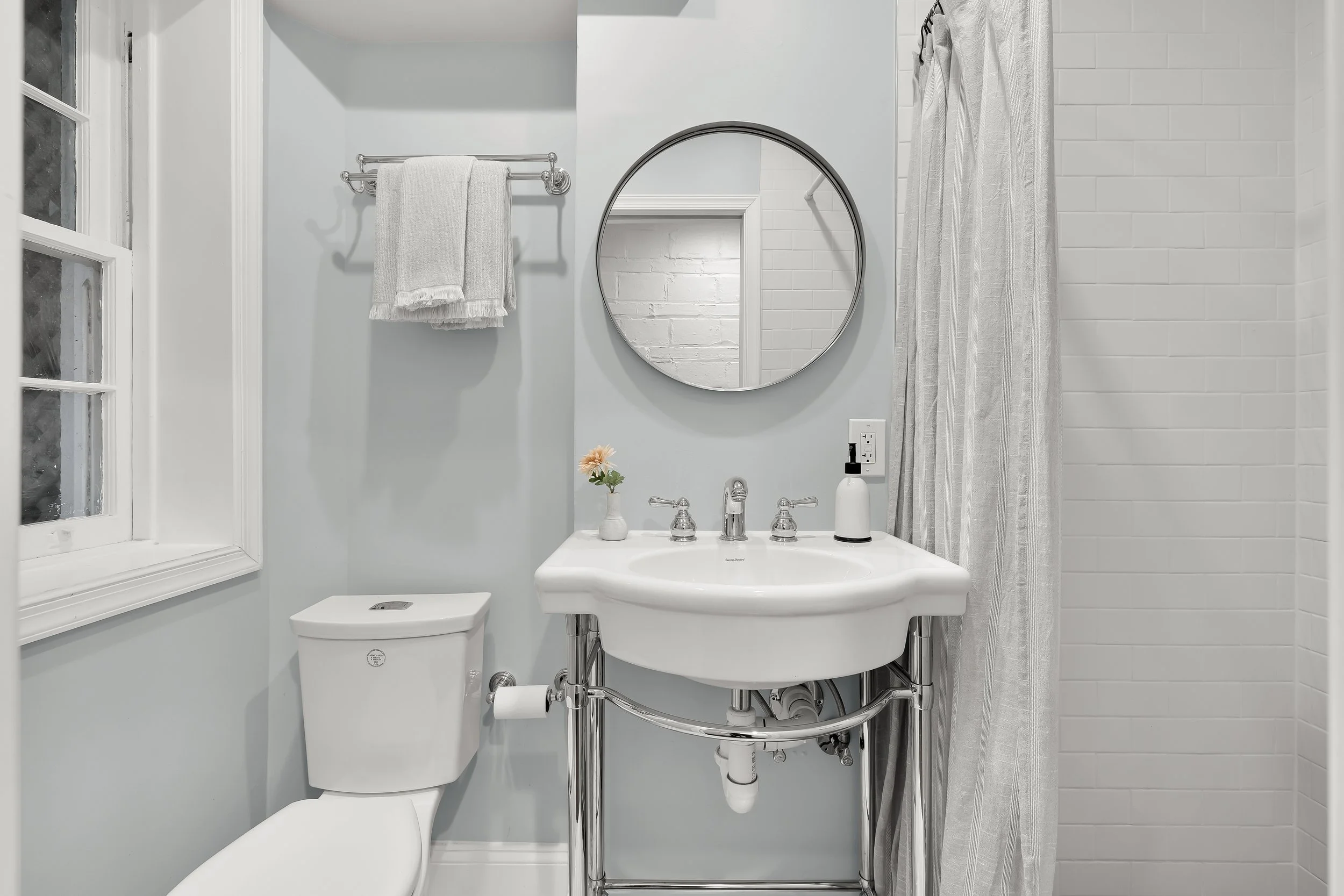 2921 Cathedral Ave NW-0052.jpg