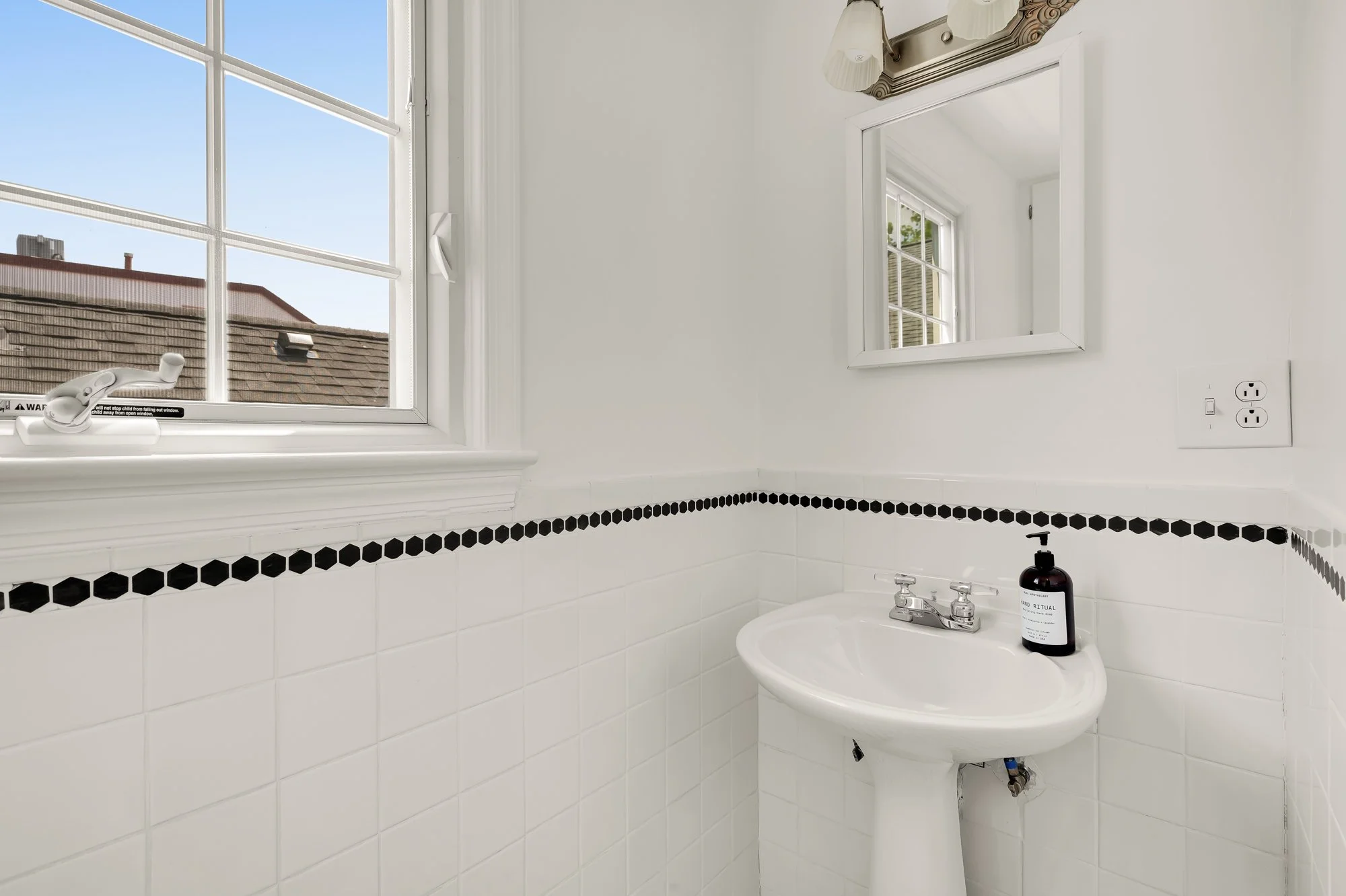 516 9th St SE-0022.jpg