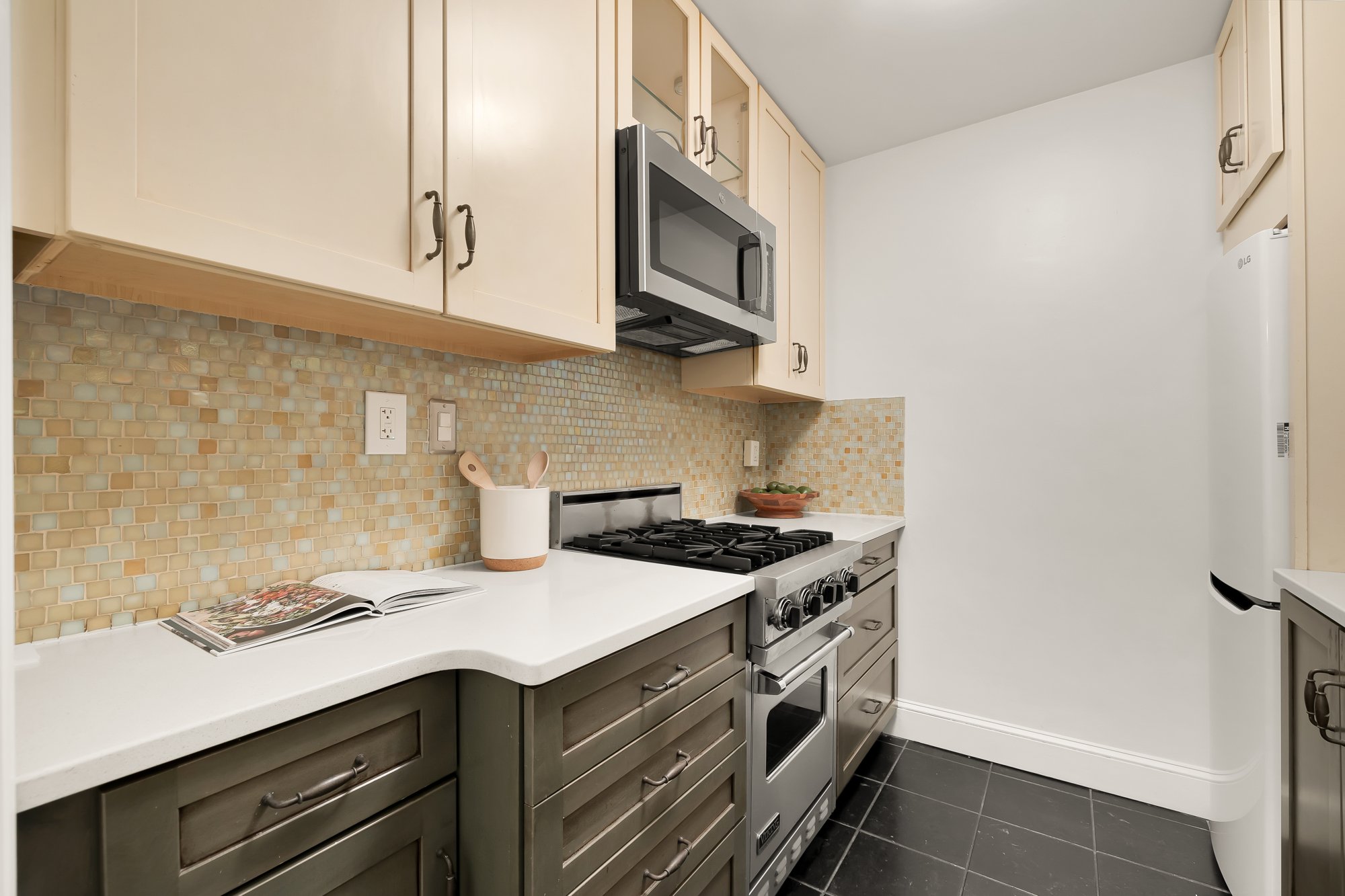 2475 Virginia Ave NW 200-201-0013.jpg