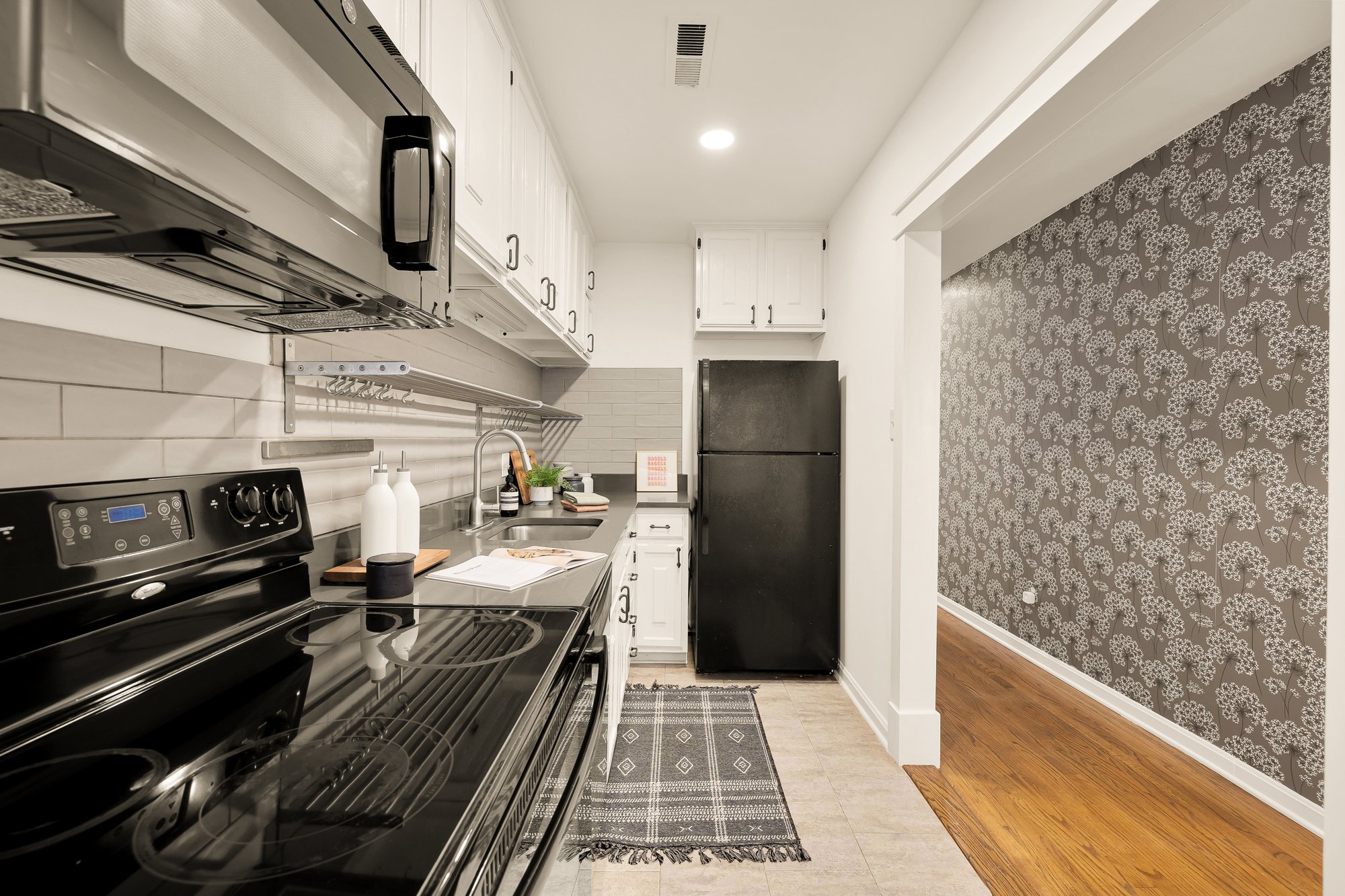 1651 Lamont St NW 1E-0014.jpg