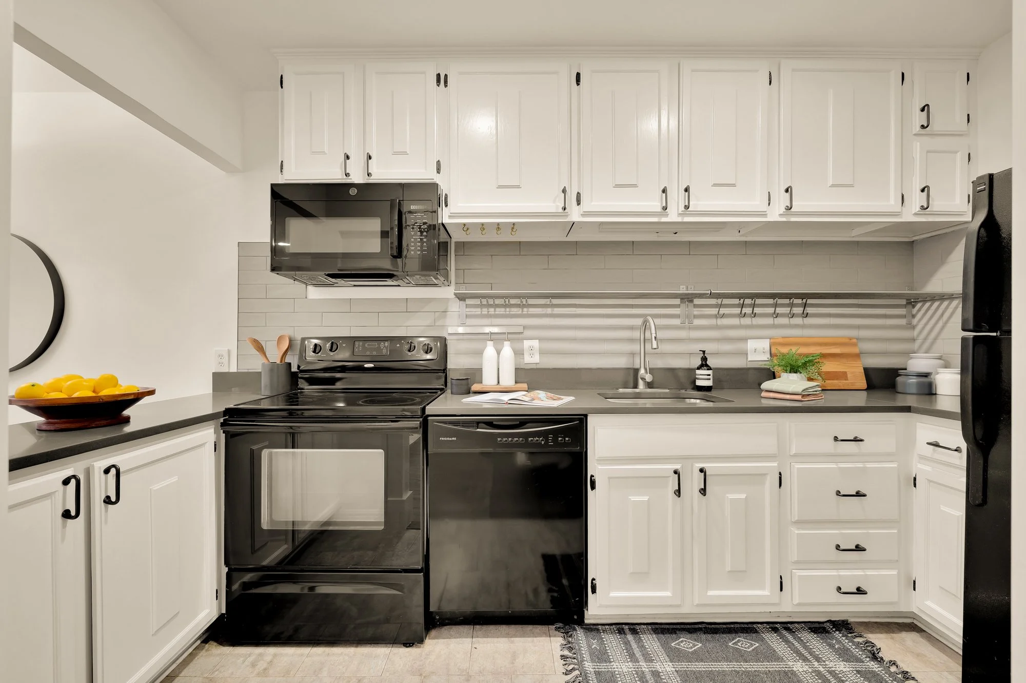 1651 Lamont St NW 1E-0015.jpg