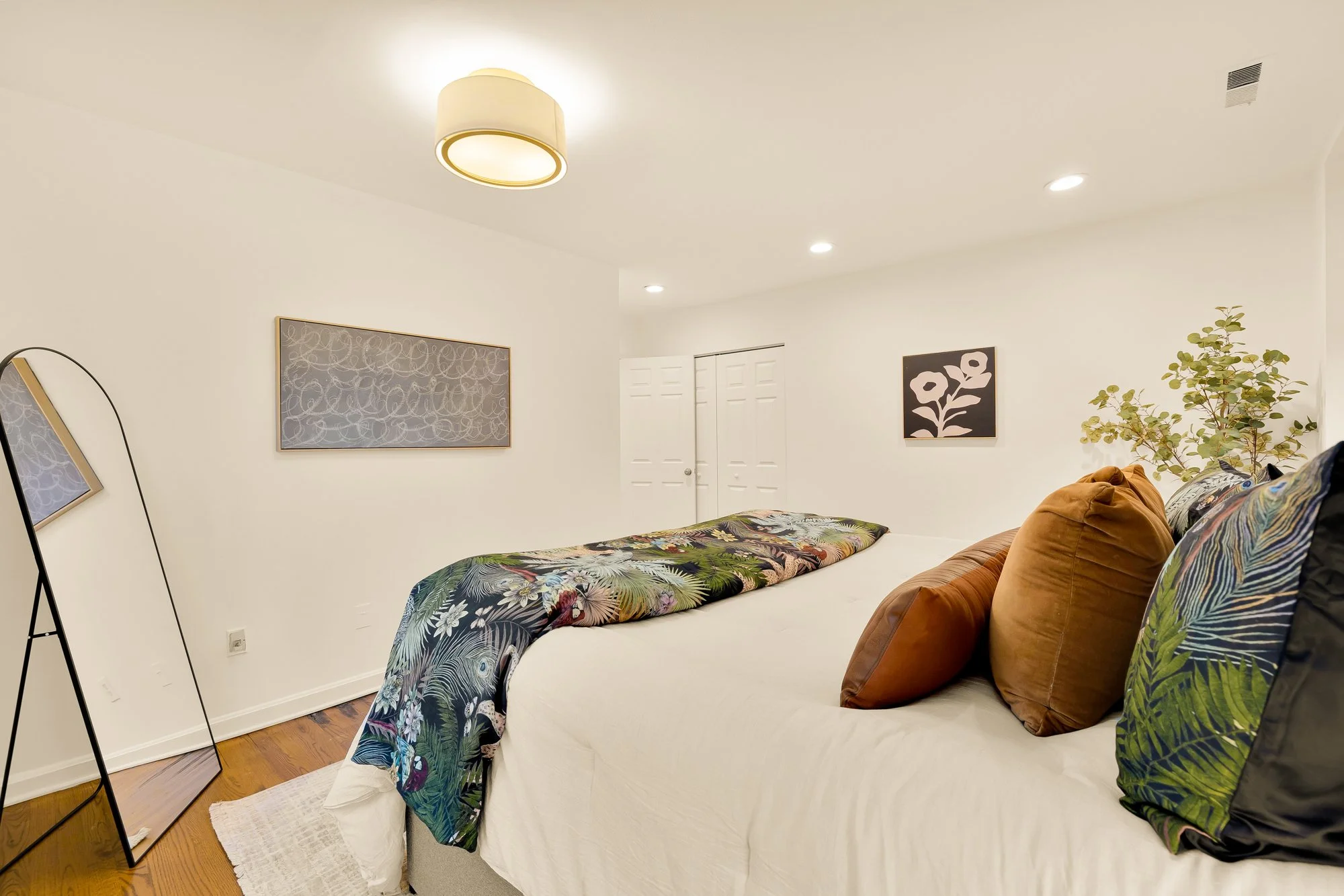 1651 Lamont St NW 1E-0019.jpg
