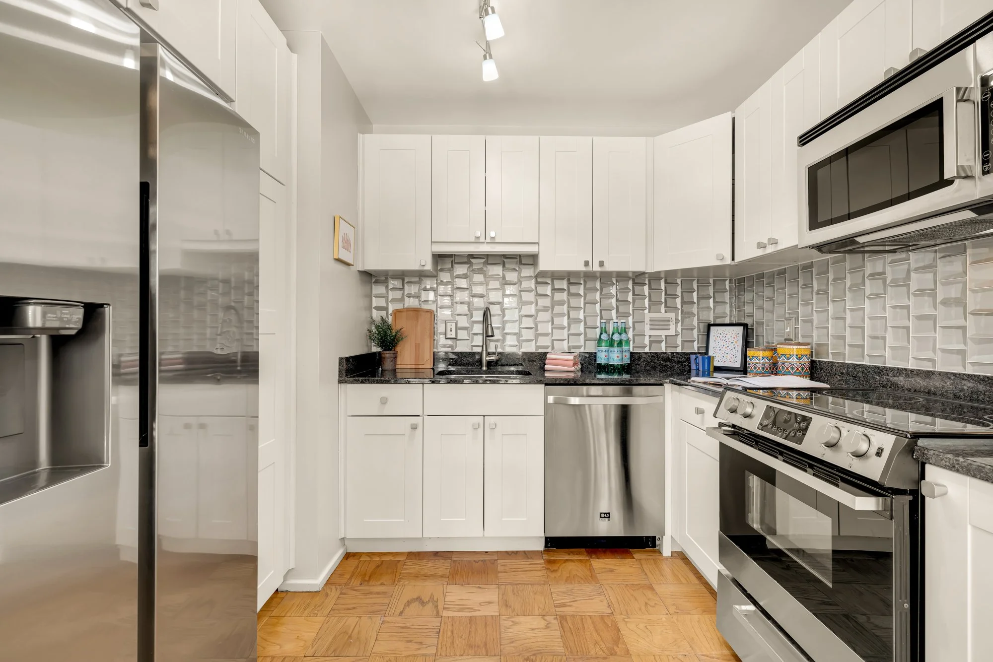 298 N St SW-0007.jpg