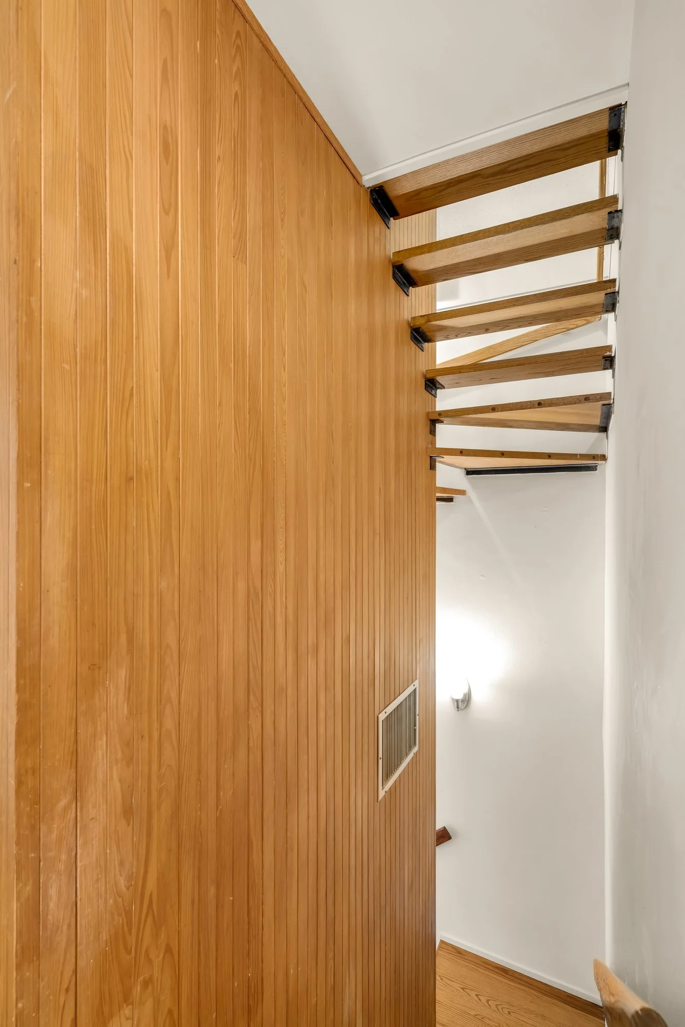 298 N St SW-0017.jpg