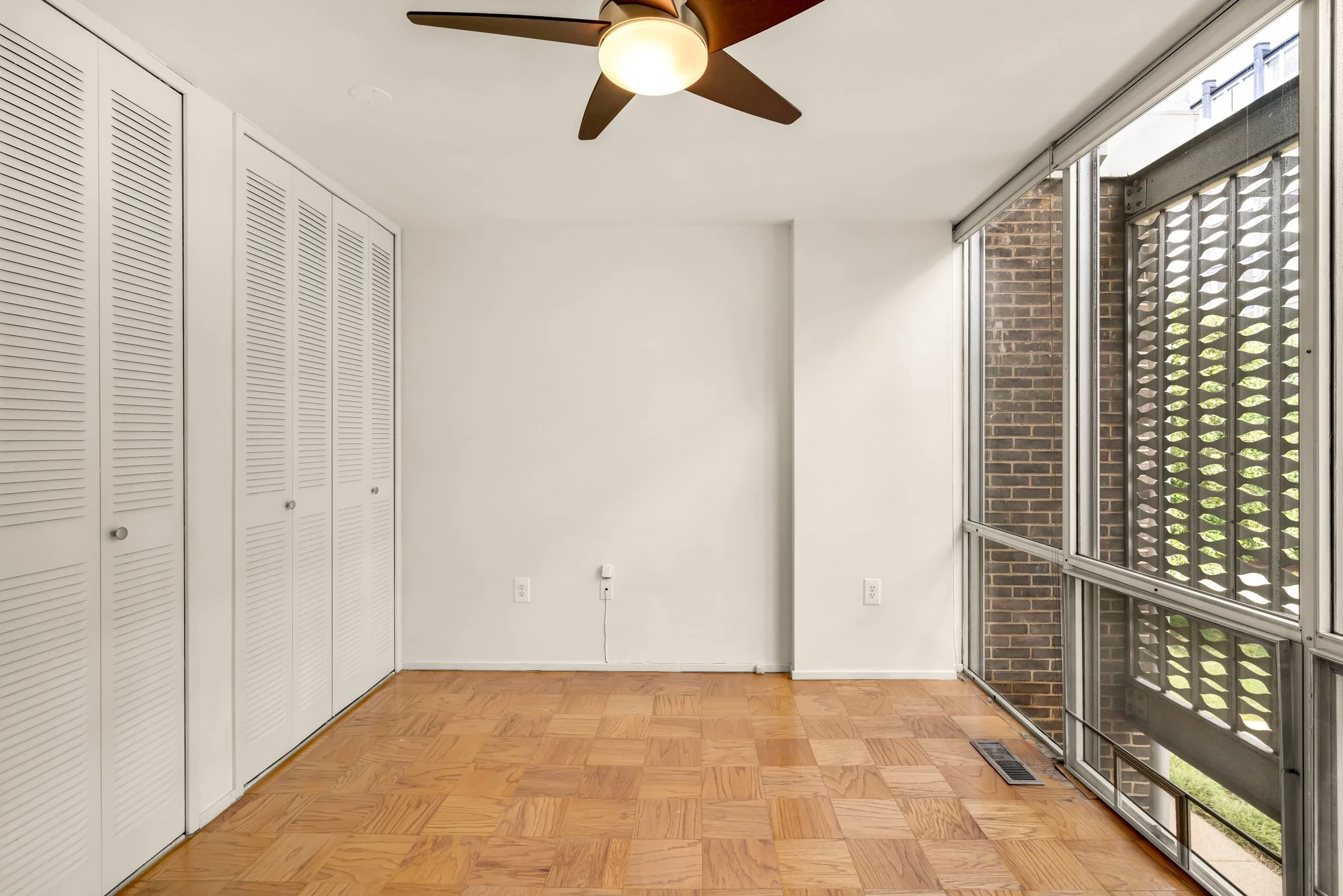 298 N St SW-0025.jpg