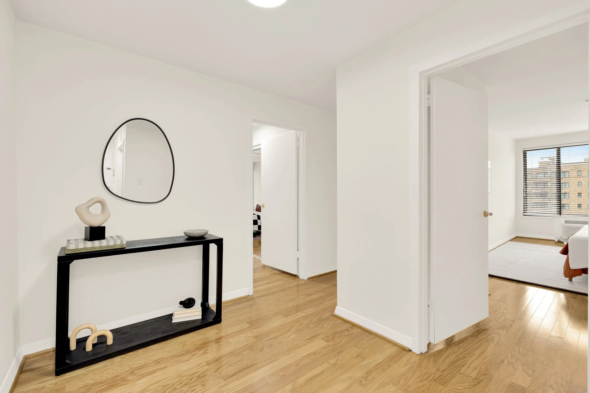 2501 Calvert St NW 801-0009.jpg