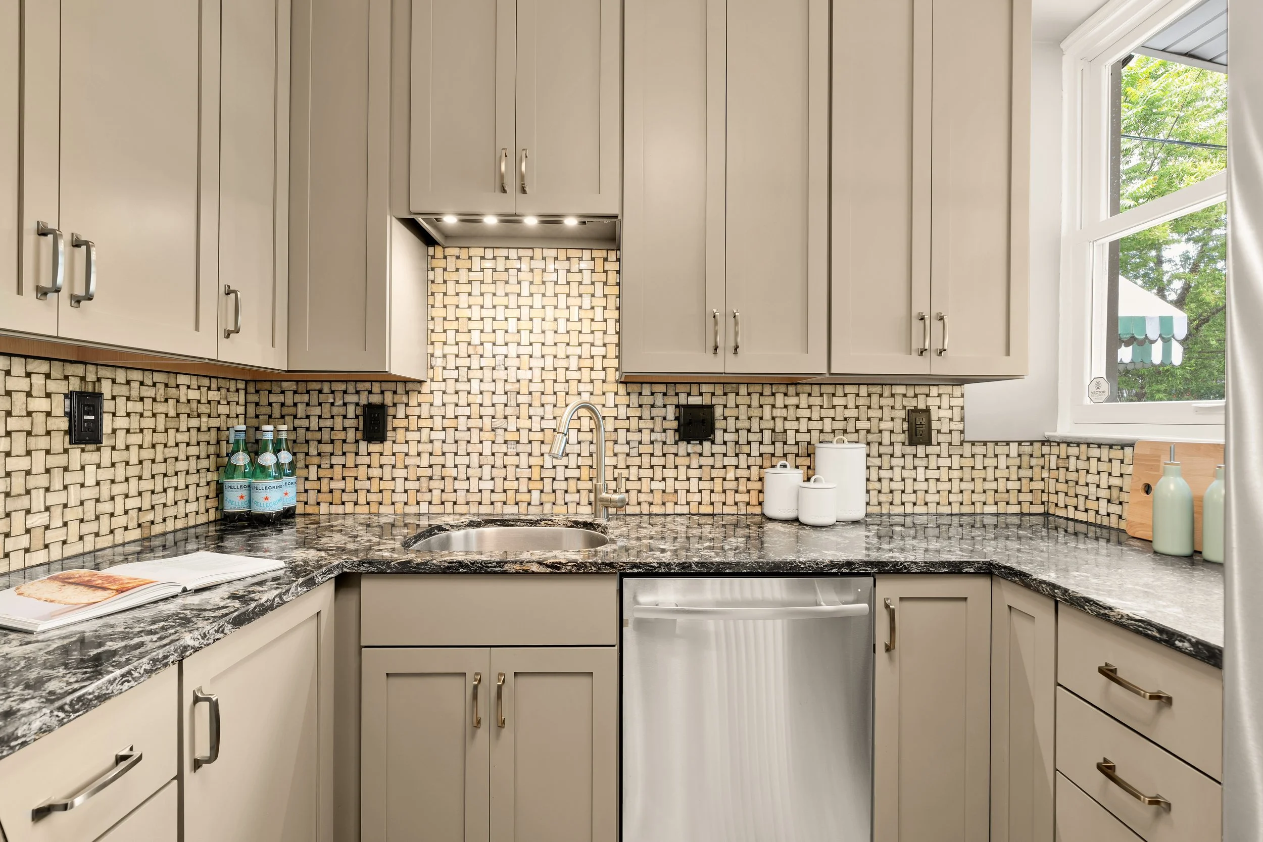 61 W St NW-0019.jpg