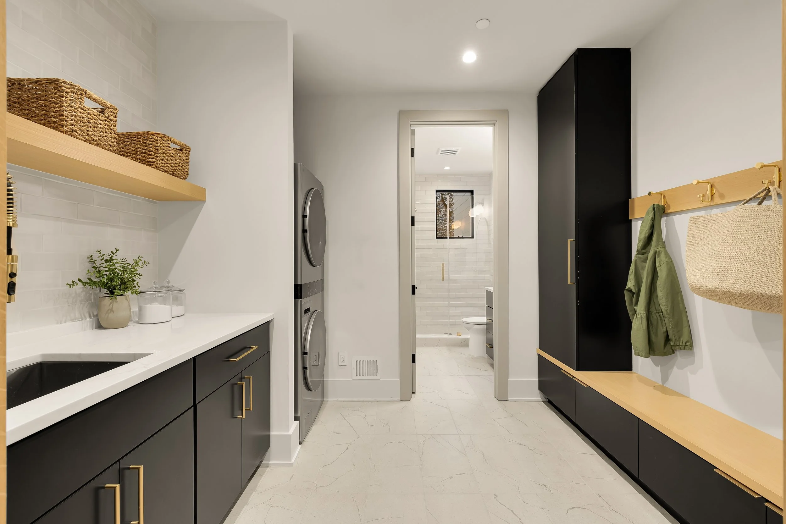 6916 Carmichael Ave Staged-0047.jpg