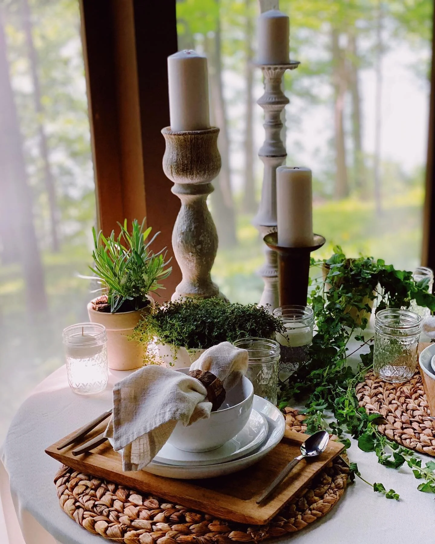 I think we can all sigh a collective relief for
1. wamer weather (love me the summer SO much)
2. the light at the end of the COVID tunnel
3. noticing all the luscious green on trees, farm fields, and in our own backyards

Dinners for 2 are easily my 