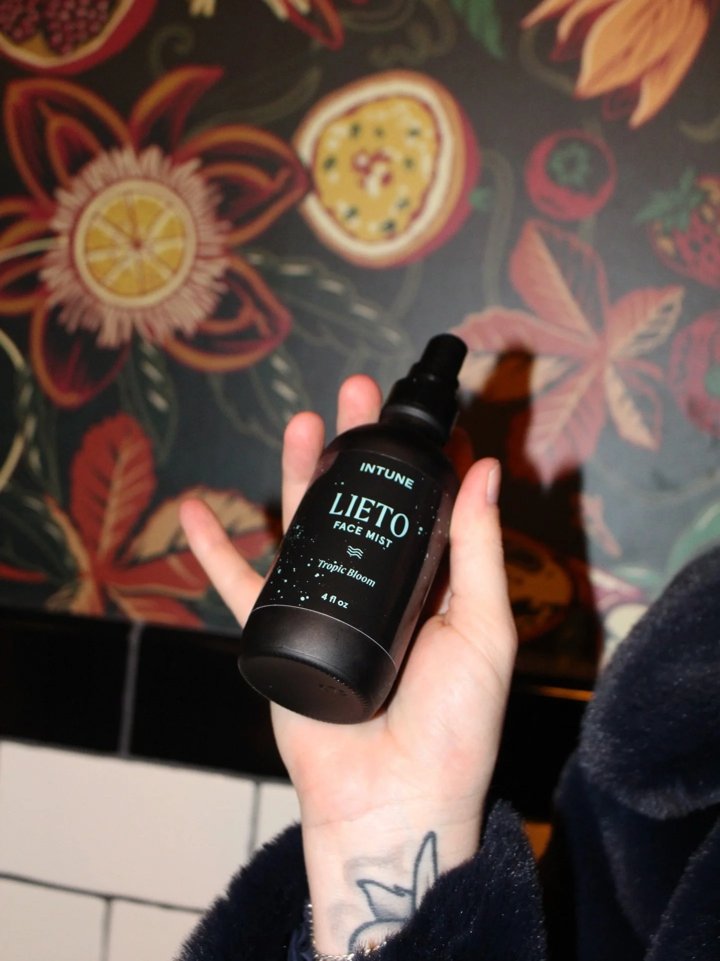 Dry winter skin? Lieto can help with that 💋 our non-toxic face mist is the hydration multiplier your skin needs - combats redness &amp; soothes + hydrates skin ✨