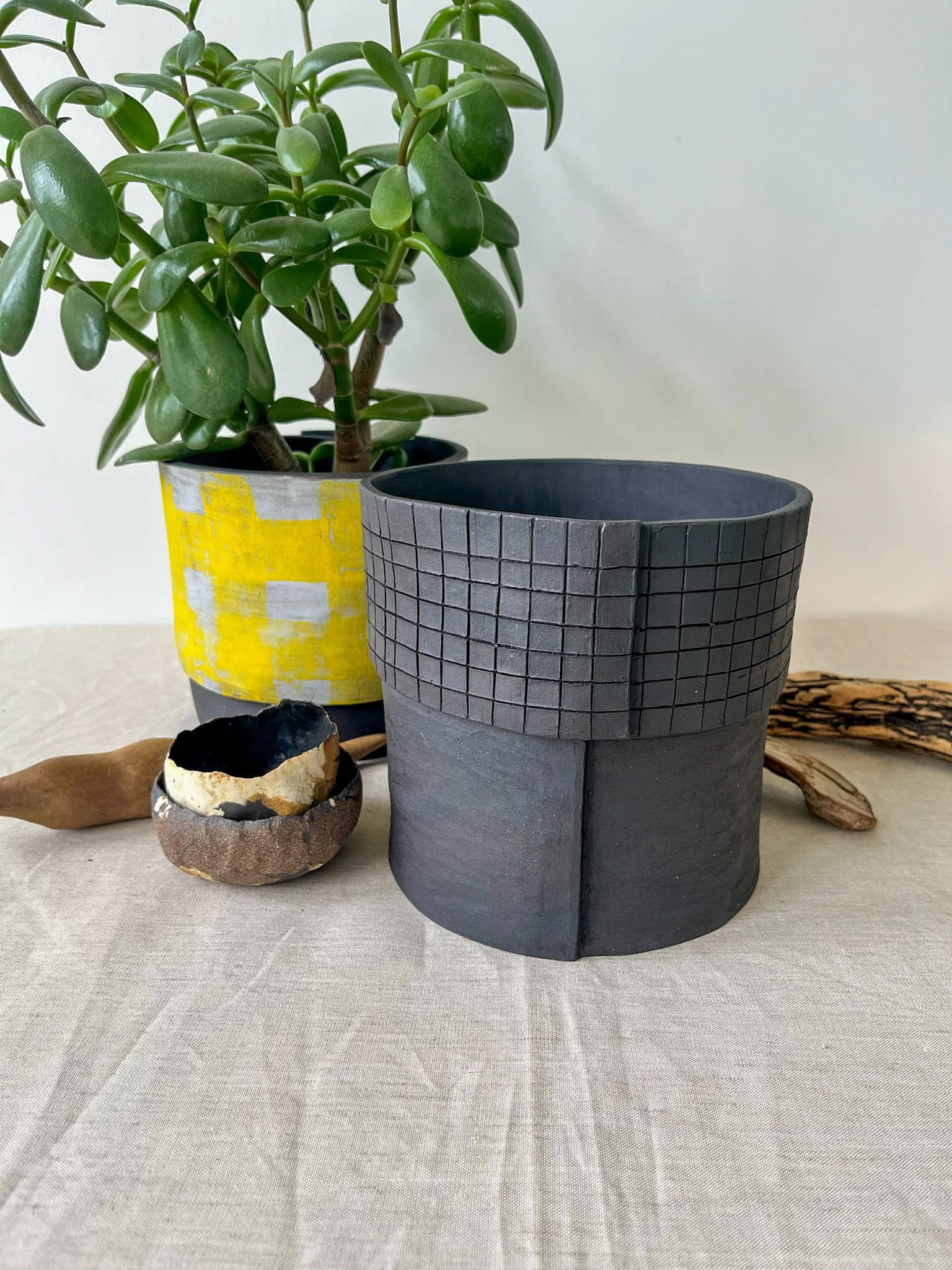 Black Grid Pot (1).JPG