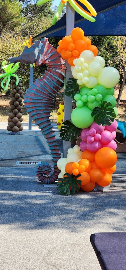 Sea Horse w Ballons.jpg