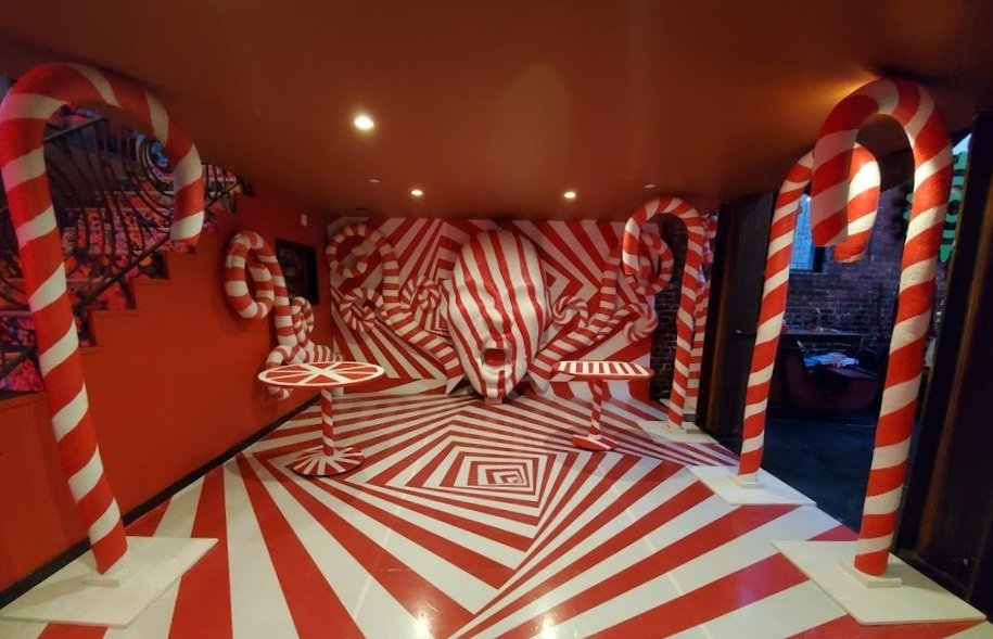 Red+and+White+Striped+Room+3.jpg