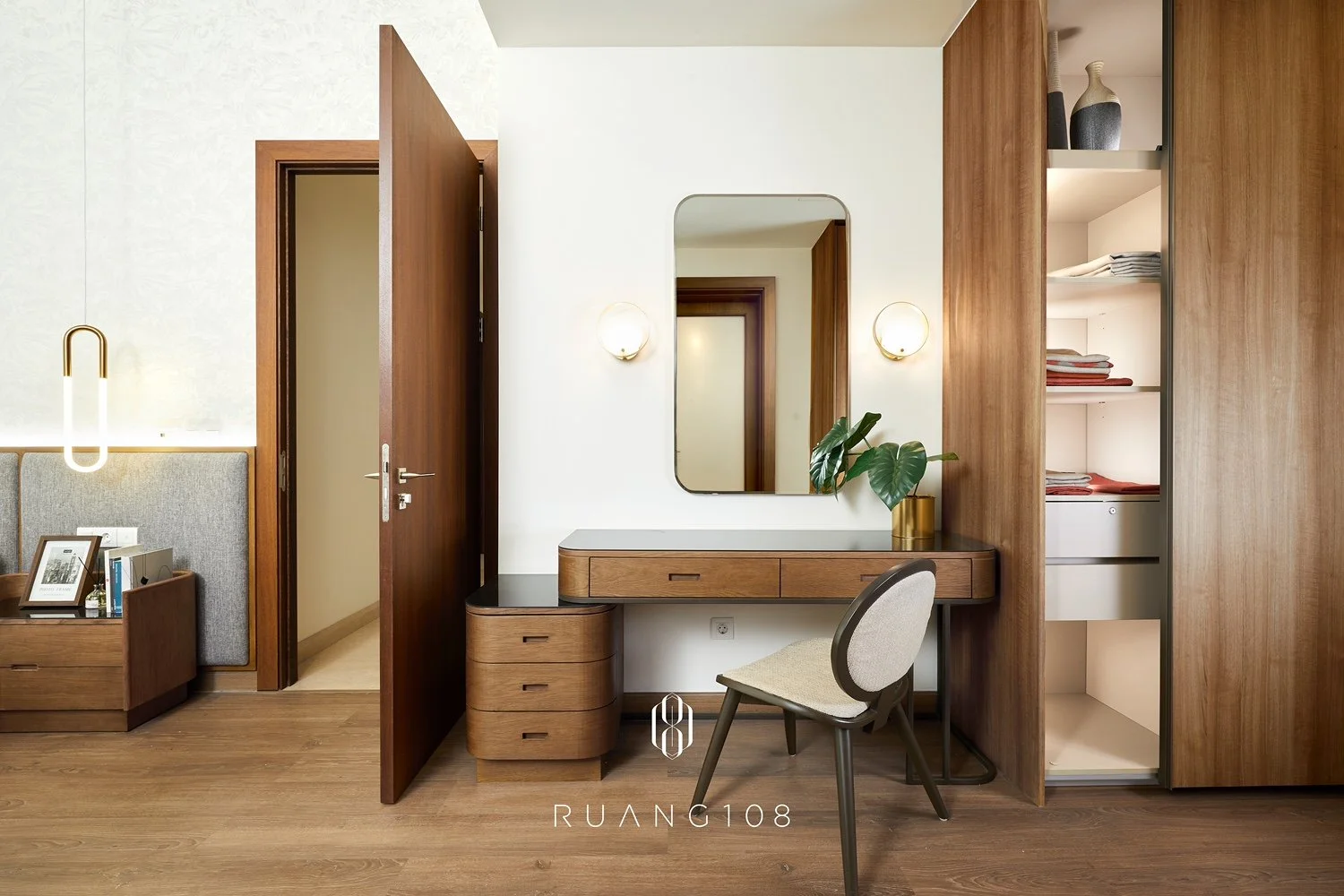 07 - Makeup Table 01.JPEG