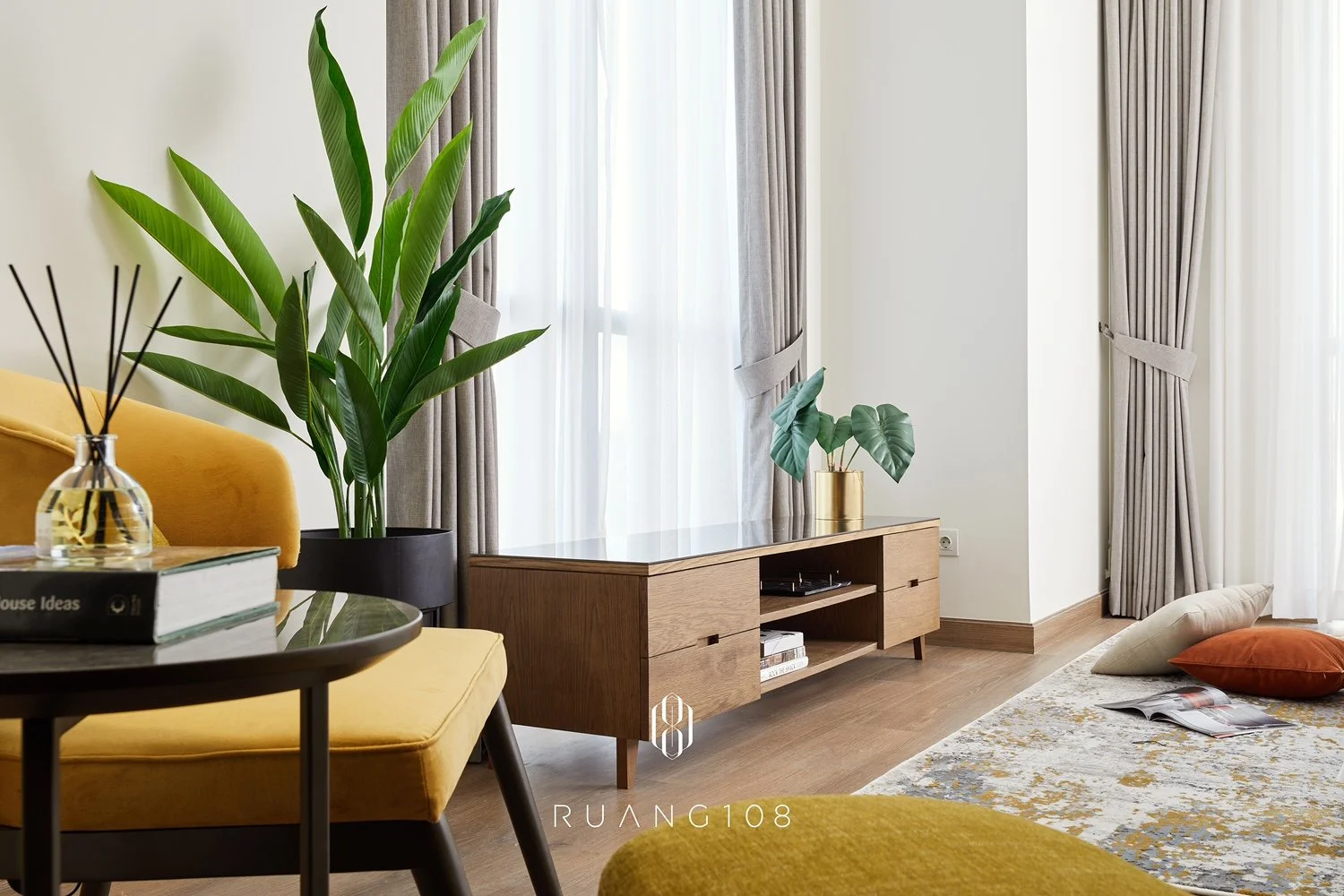 06 - Credenza in Situation 01.JPEG