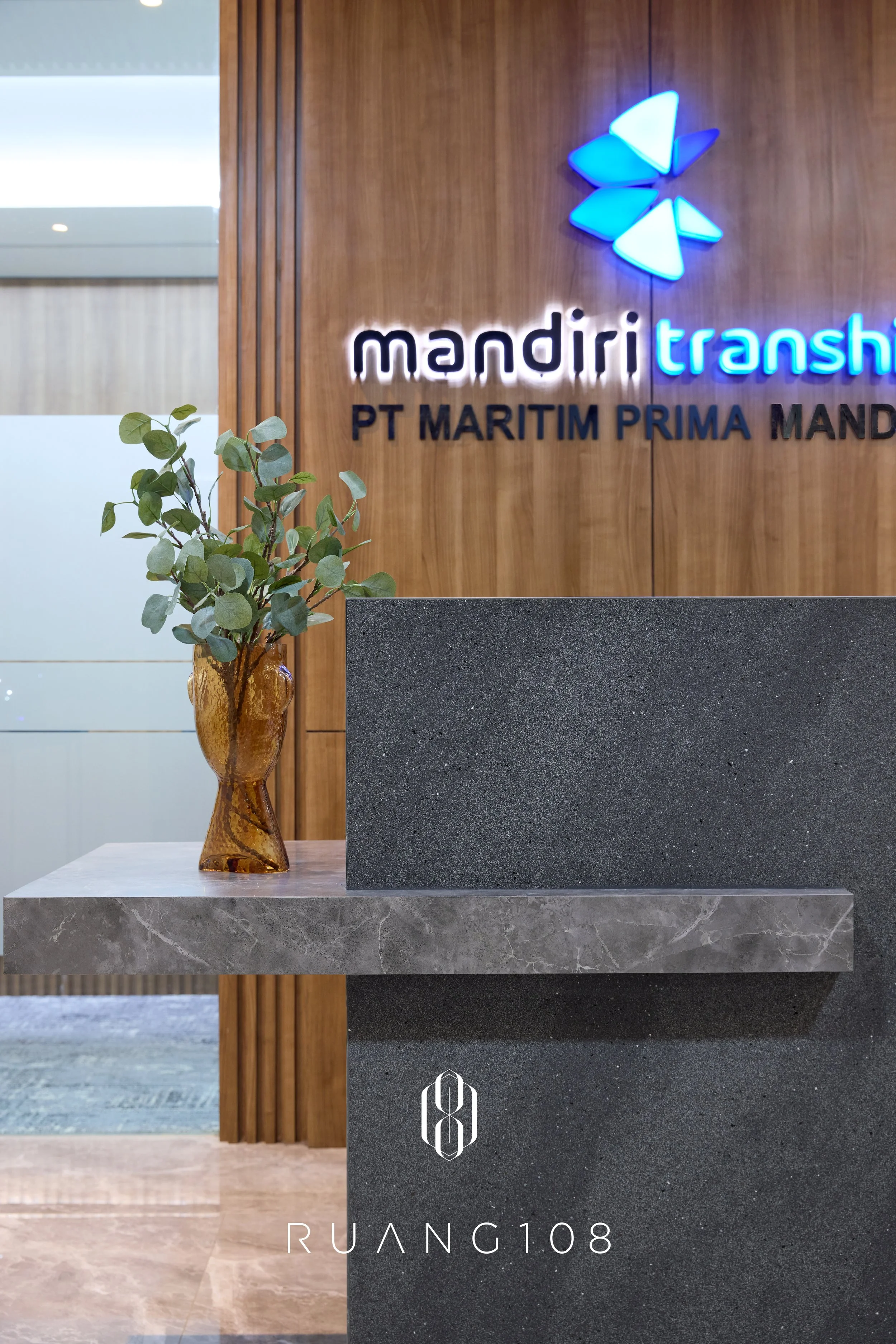 Detail Lobby 4 Photo-2419 Logo.jpg